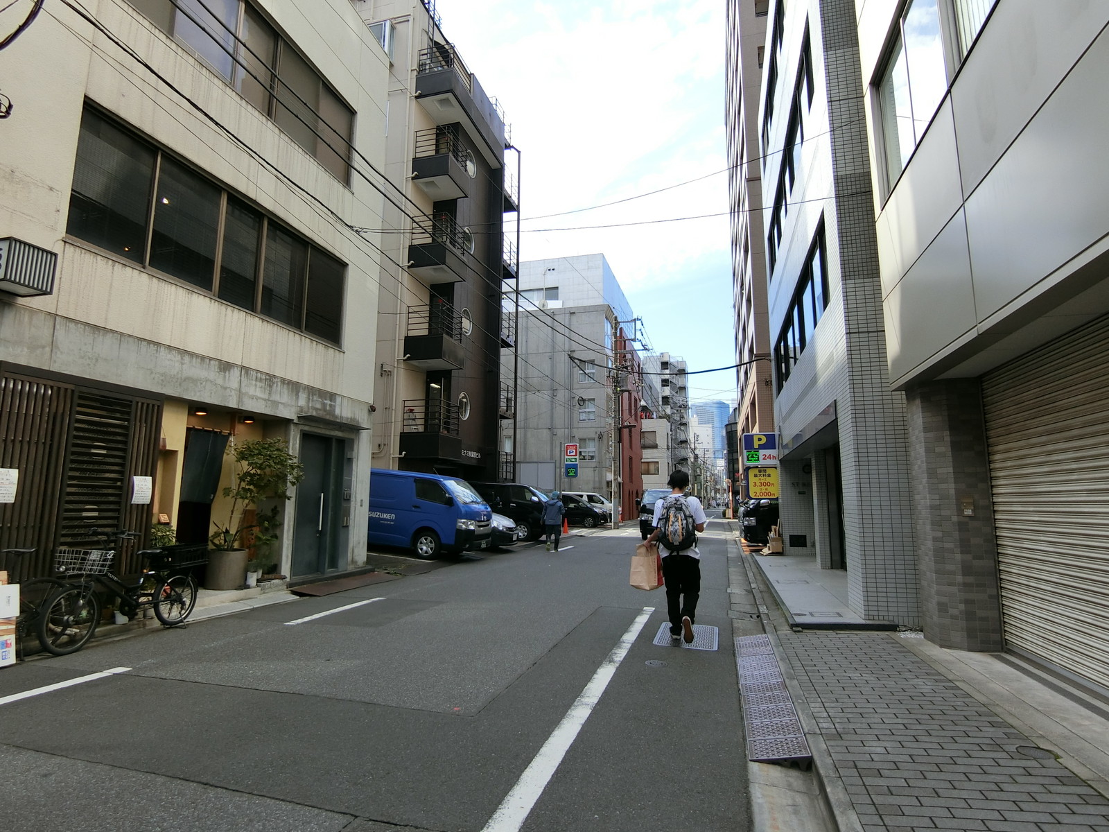 PWビル前面の通り