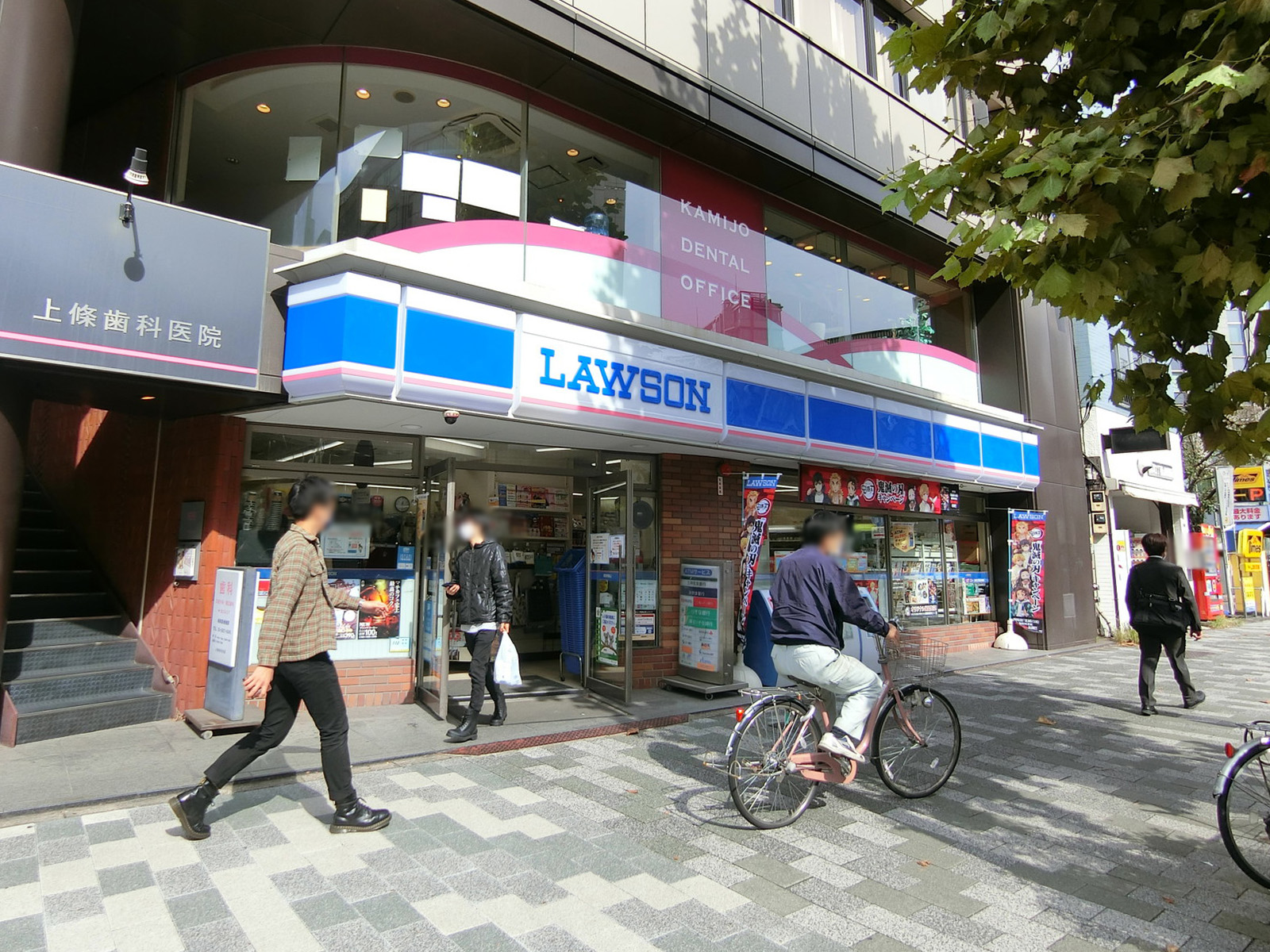 徒歩2分のローソン 岩本町三丁目店