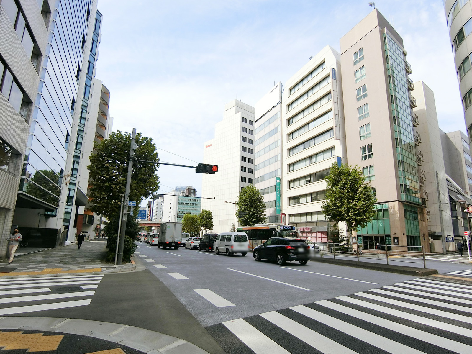 近くの靖国通り