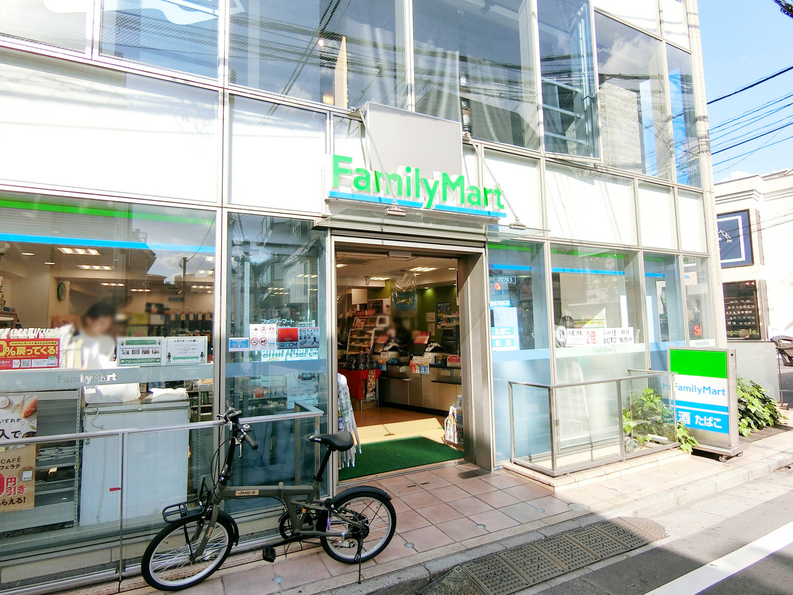 徒歩4分のファミリーマート 原宿神宮前店