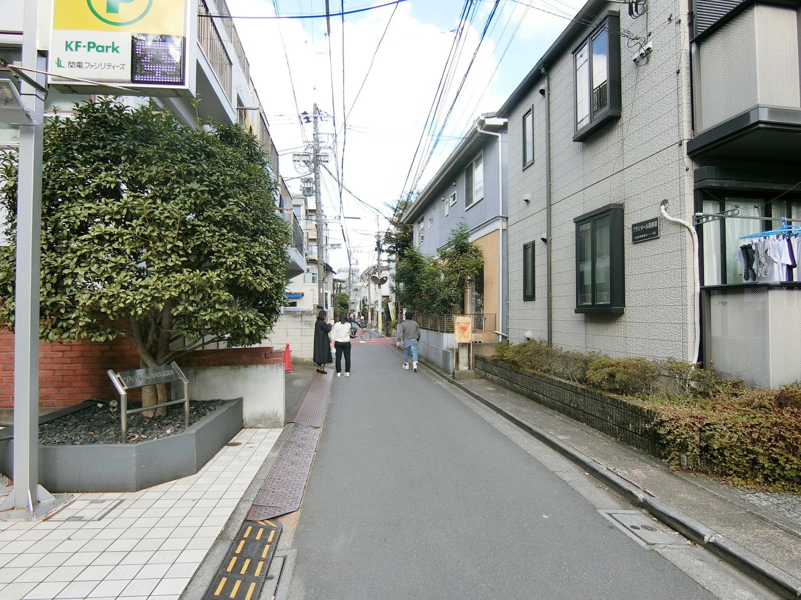 フォーラム神宮前前面の通り