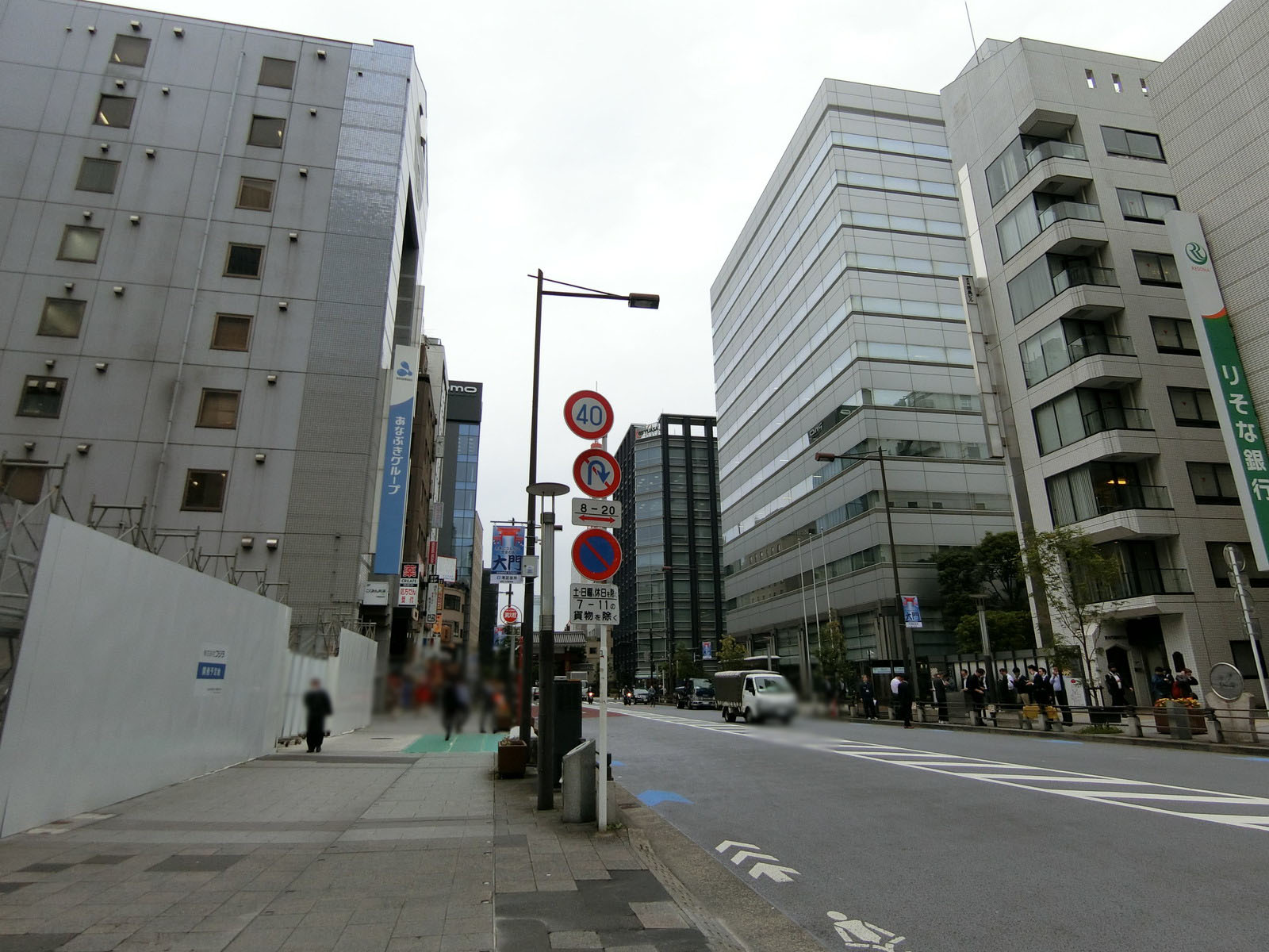 布萬スカイビル前面の通り