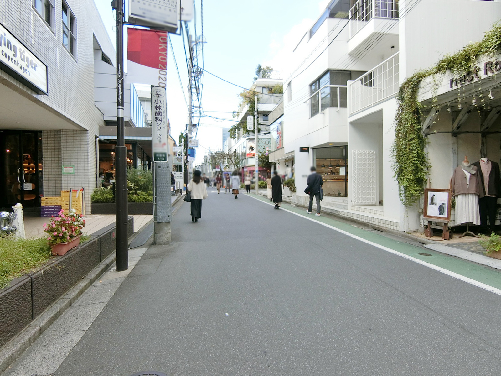 スリーエスビル前面の通り
