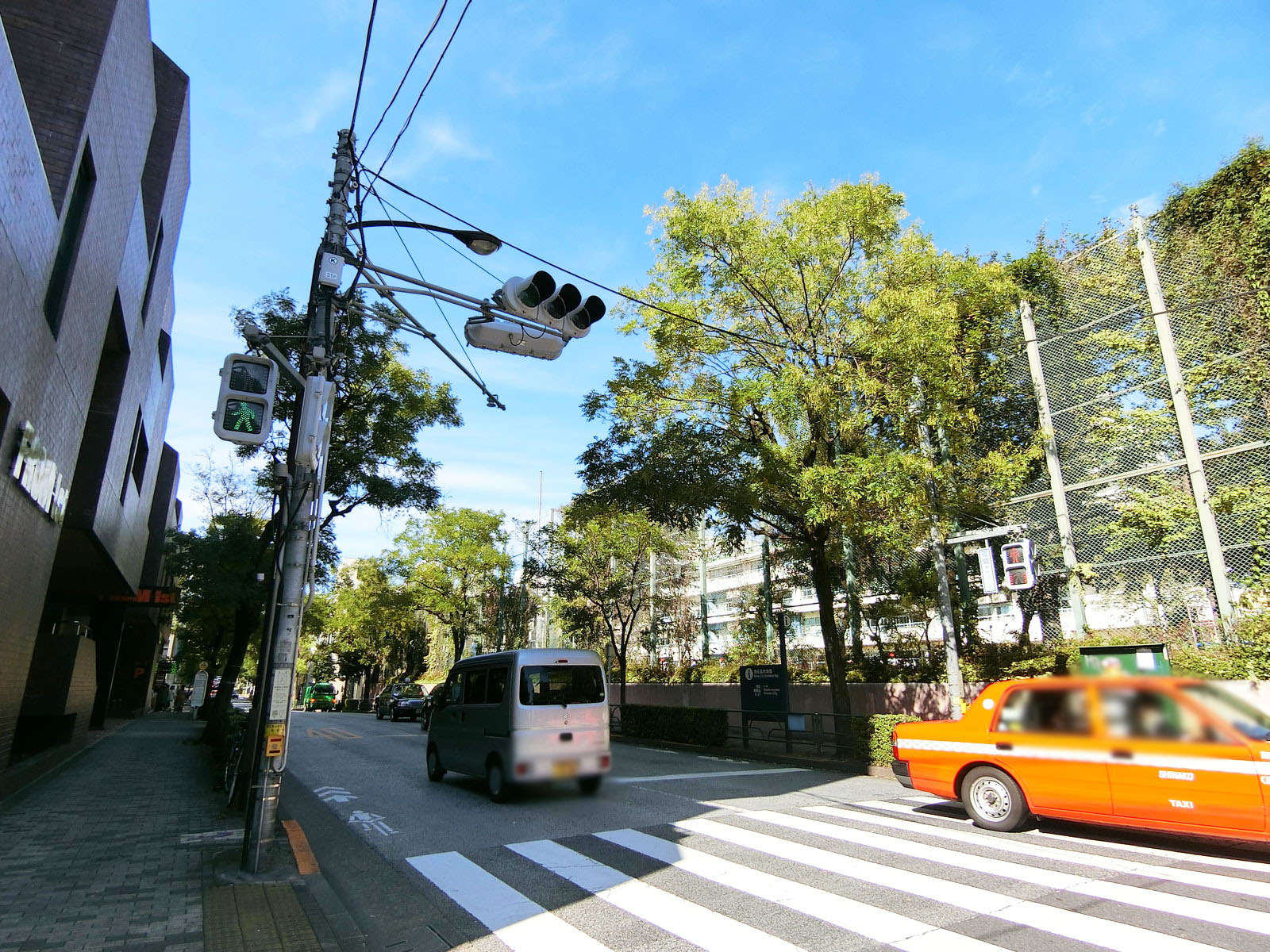 周辺は落ち着いた雰囲気のエリア