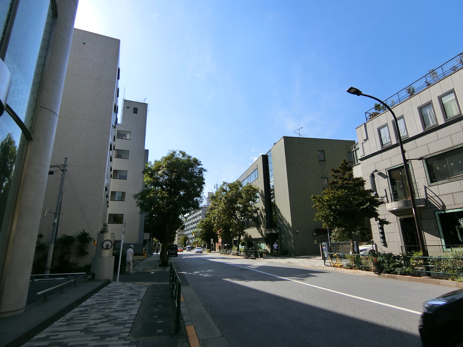 OXYHORIBEビル前面の通り