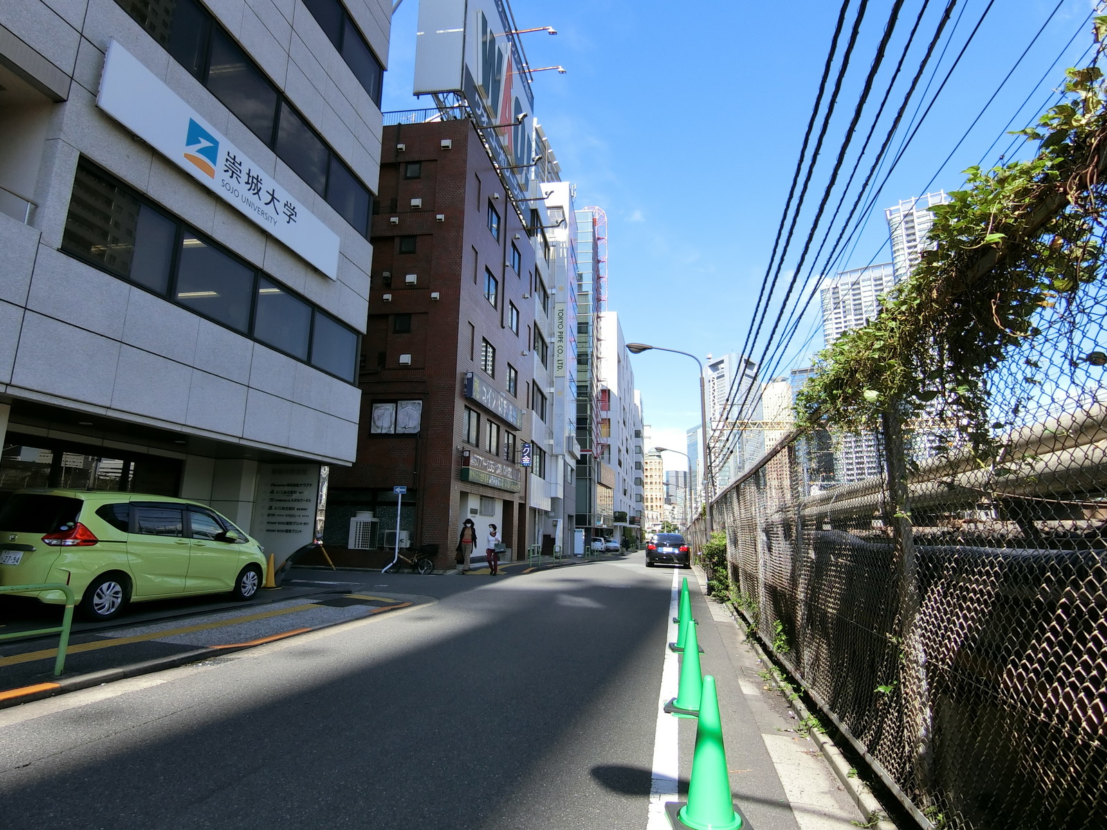 港ビル前面の通り