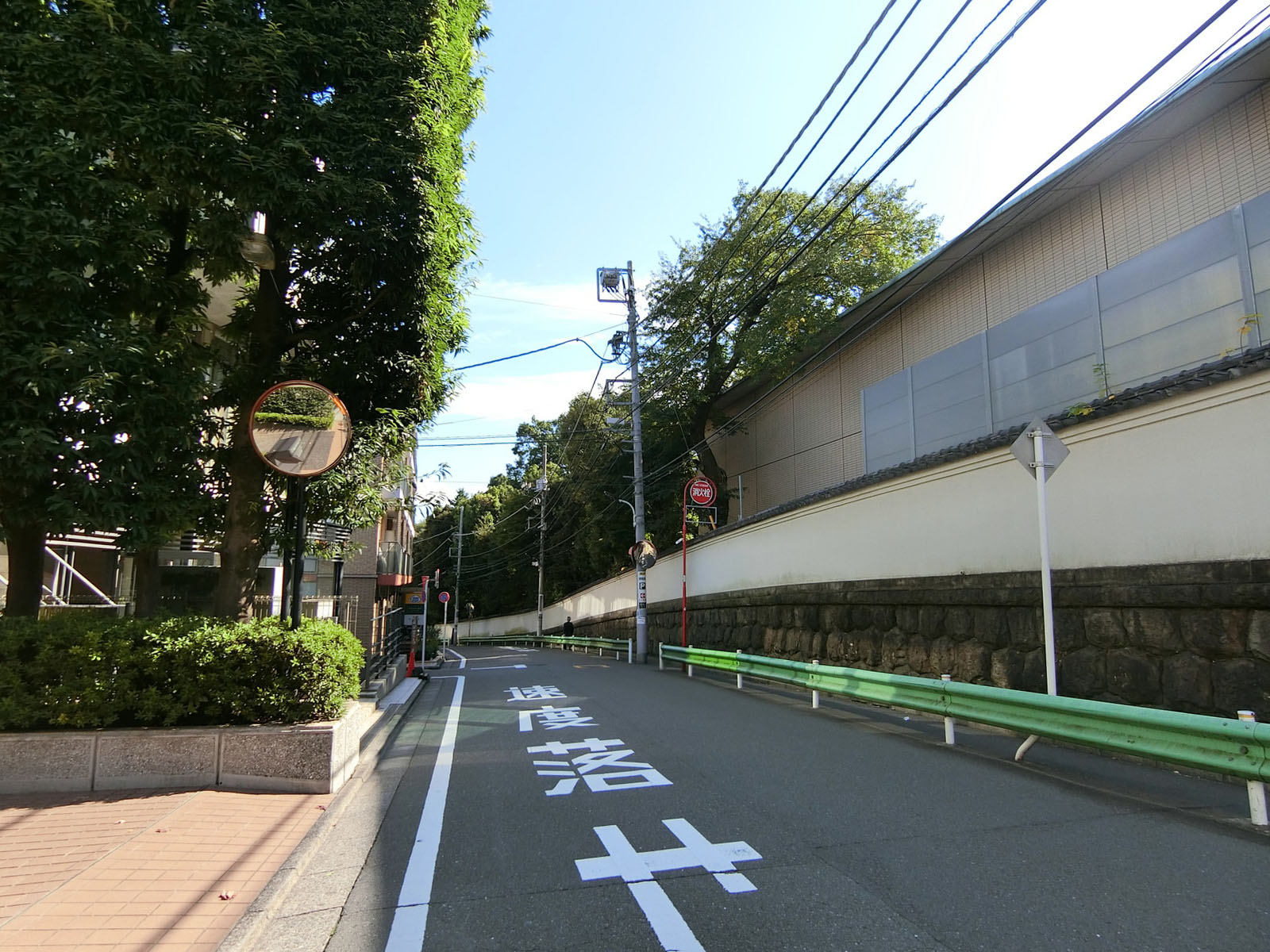 周辺は落ち着いた雰囲気のエリア
