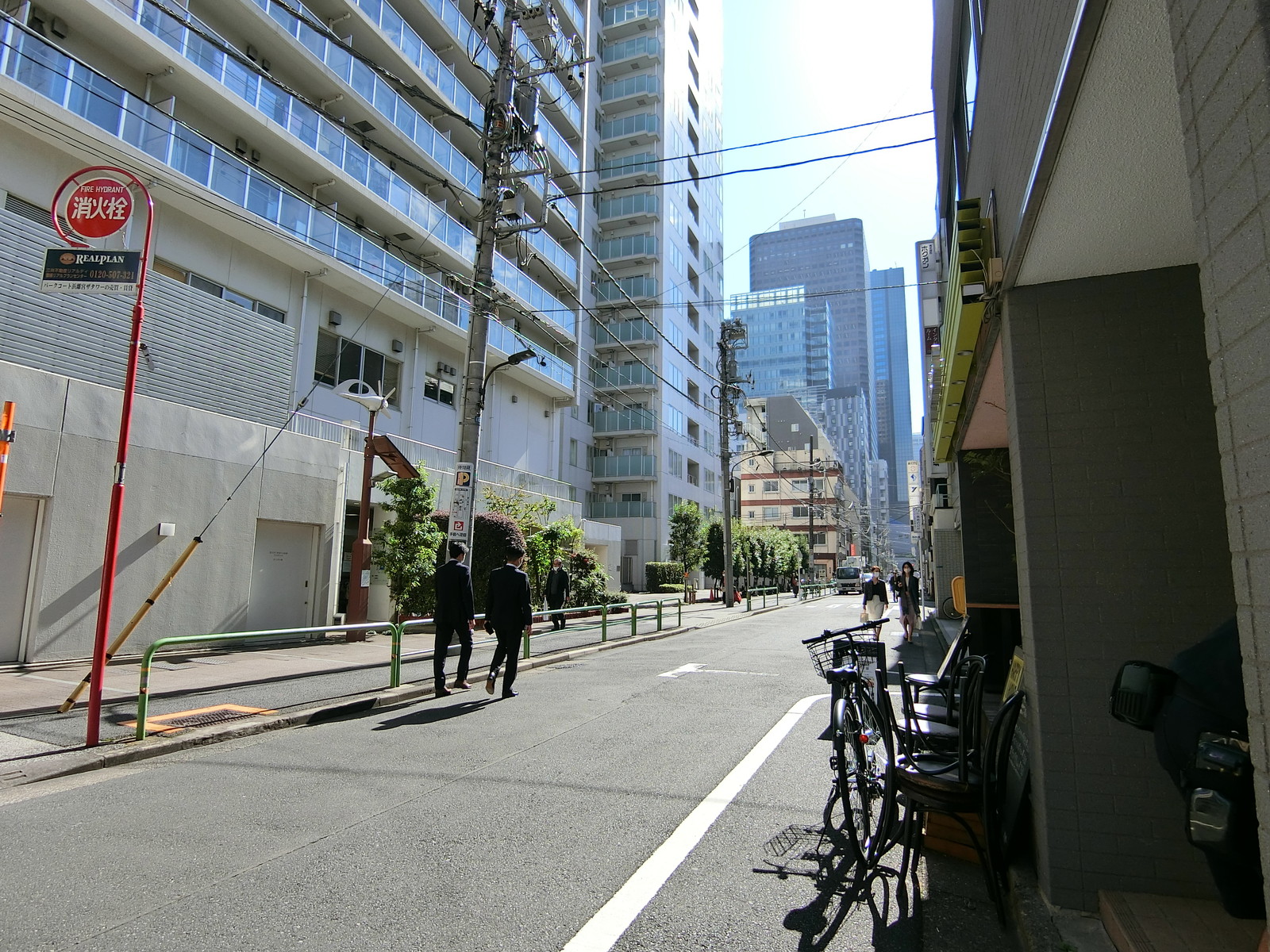 第三辻ビル前面の通り