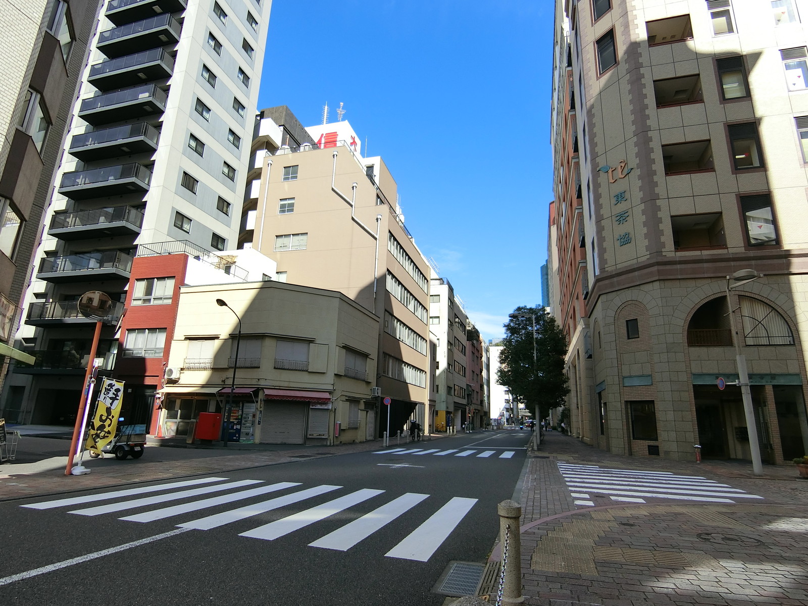 中銀新橋マンションビル前面の通り