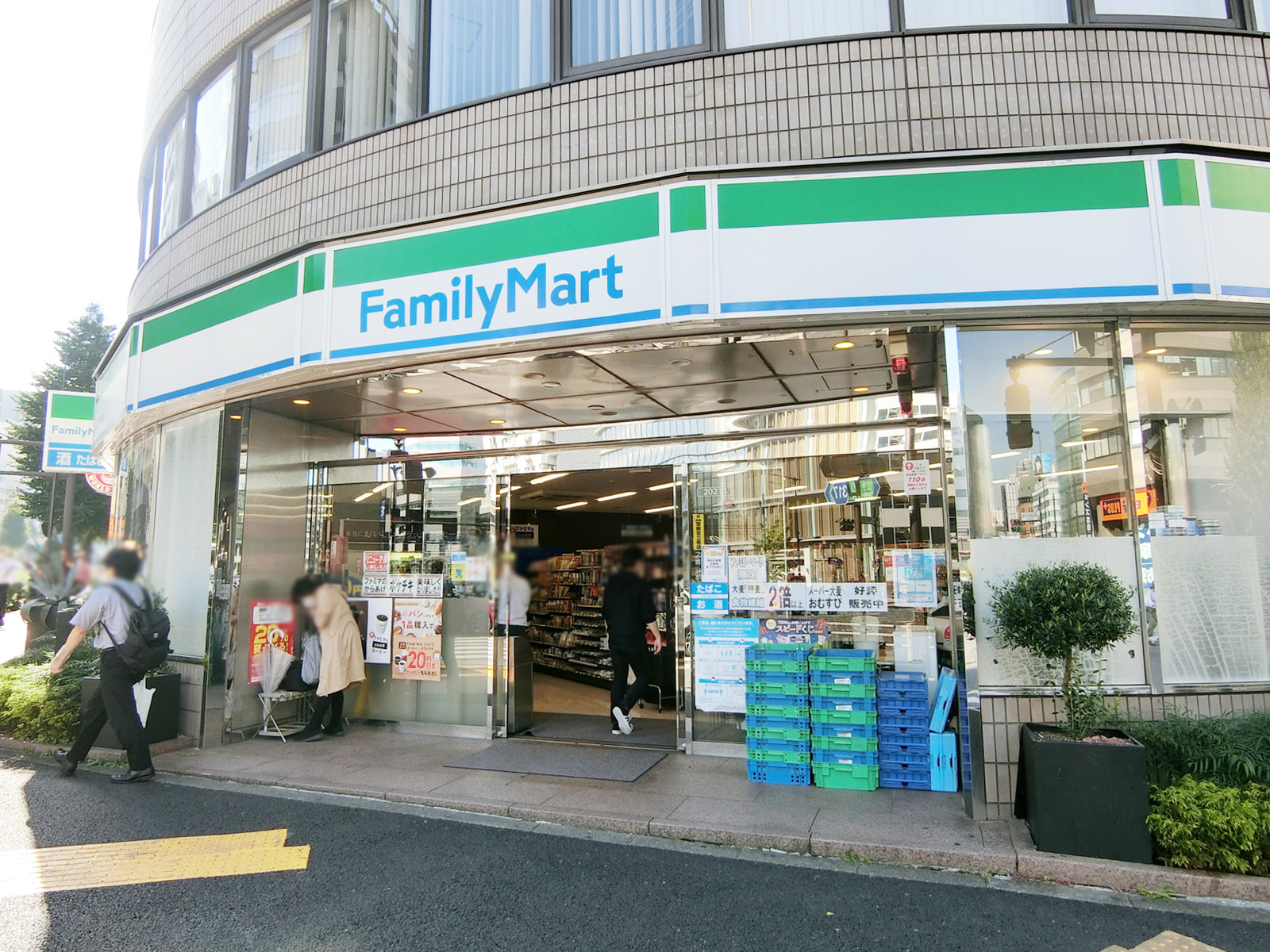 徒歩3分のファミリーマート 西五反田七丁目店
