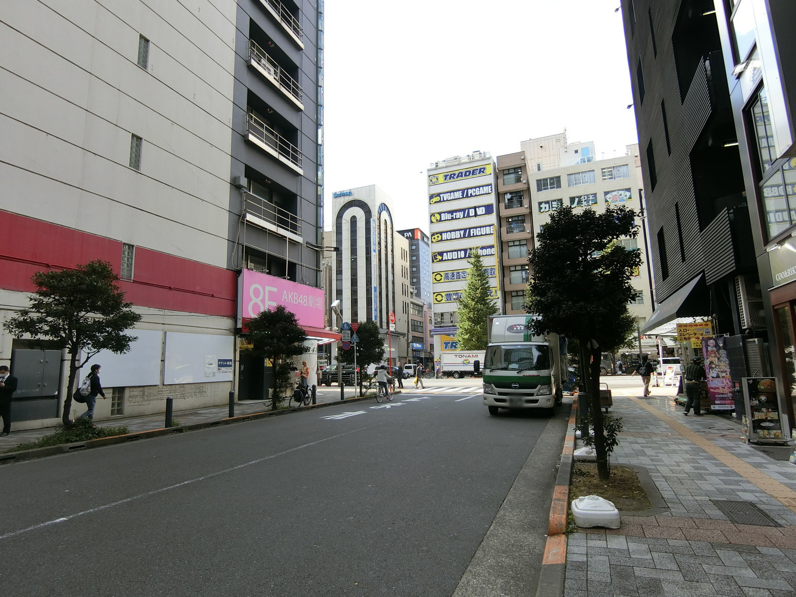 松井ビル前面の通り
