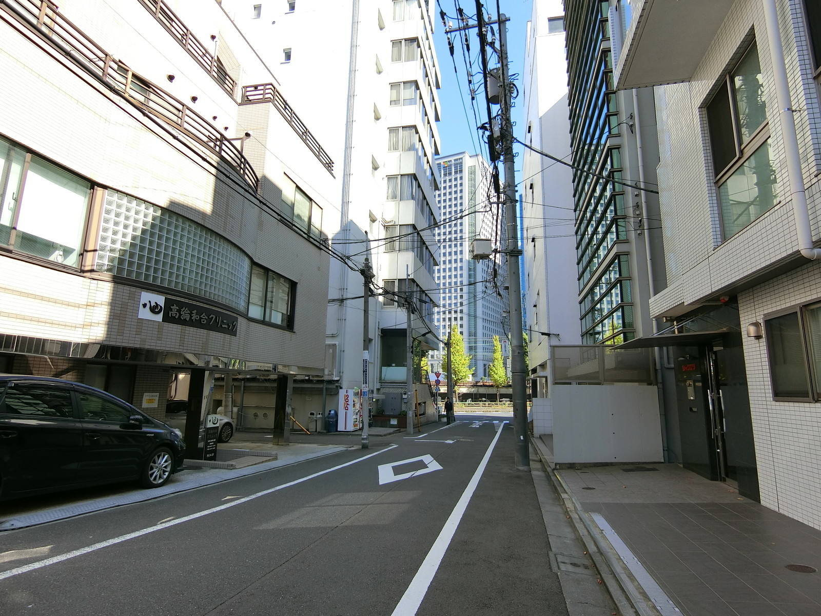 小川商事ビル前面の通り