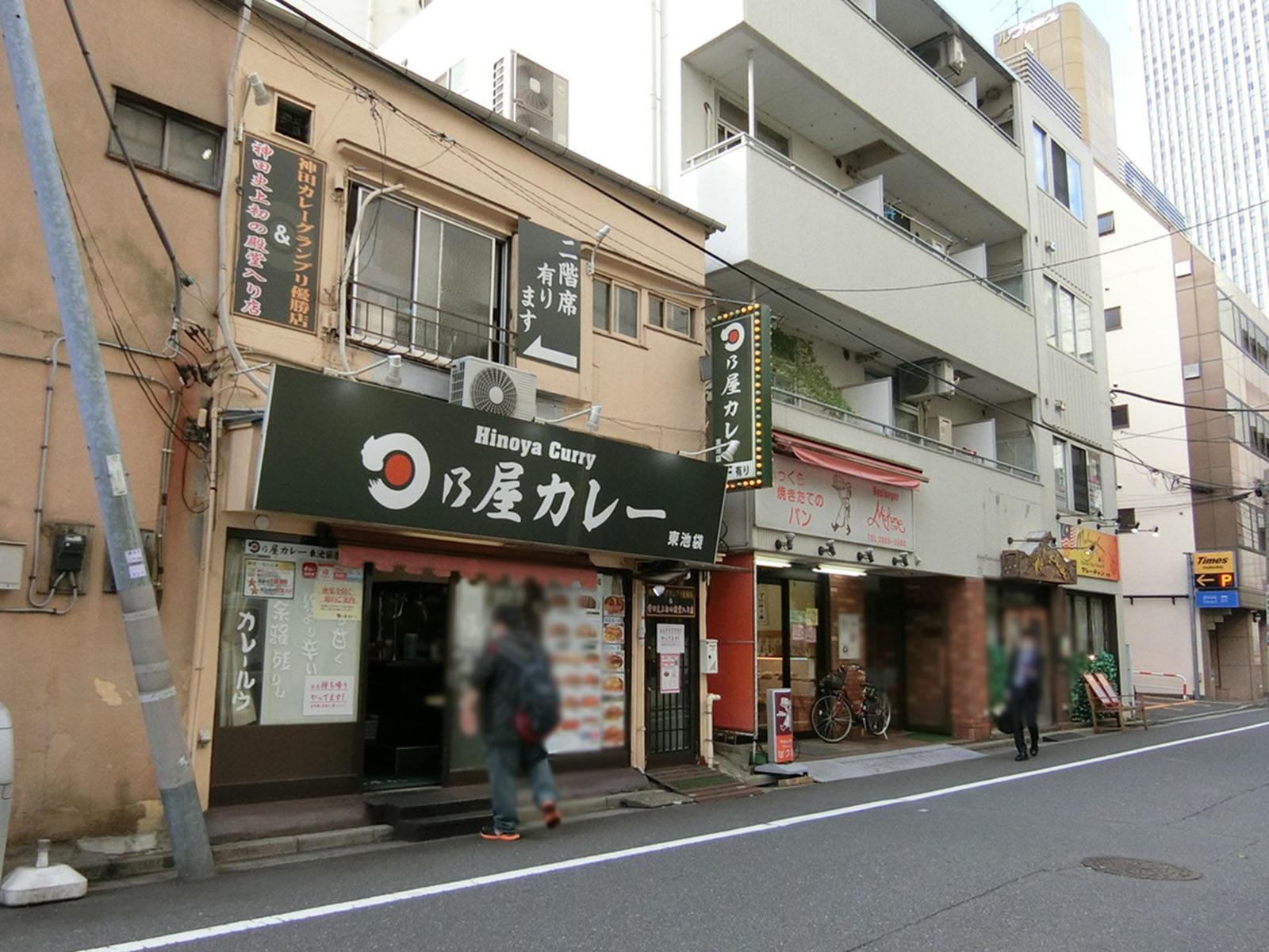 周辺には飲食店が点在