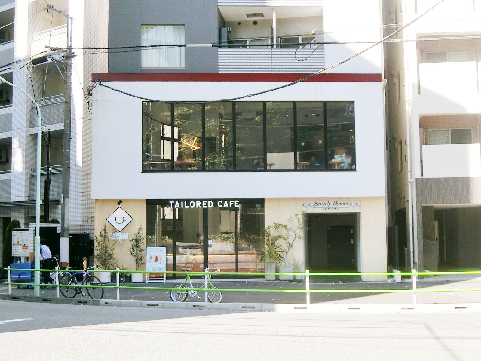 近くのTAILORED CAFE
