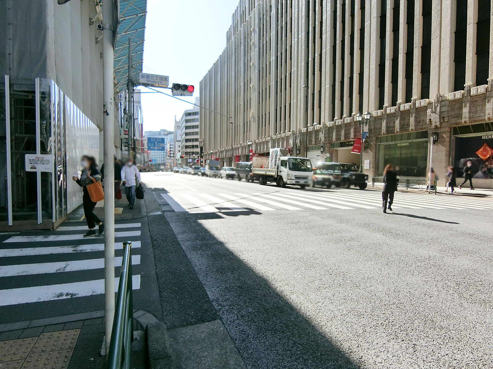 新宿文化ビル前面の通り