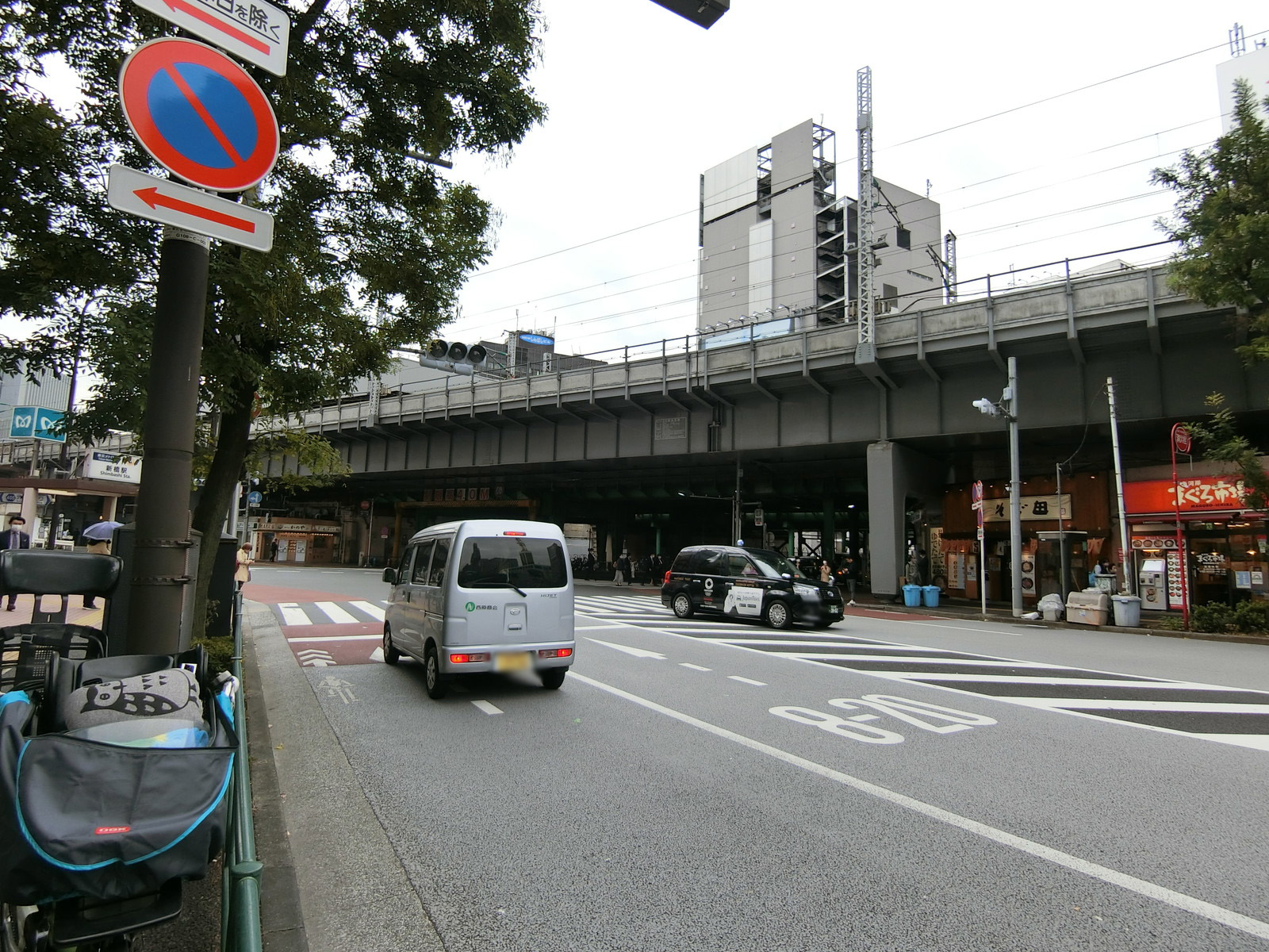 A-PLACE新橋駅前前面の通り