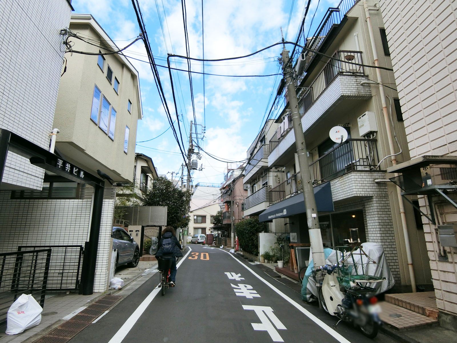 Nフラット代々木前面の通り