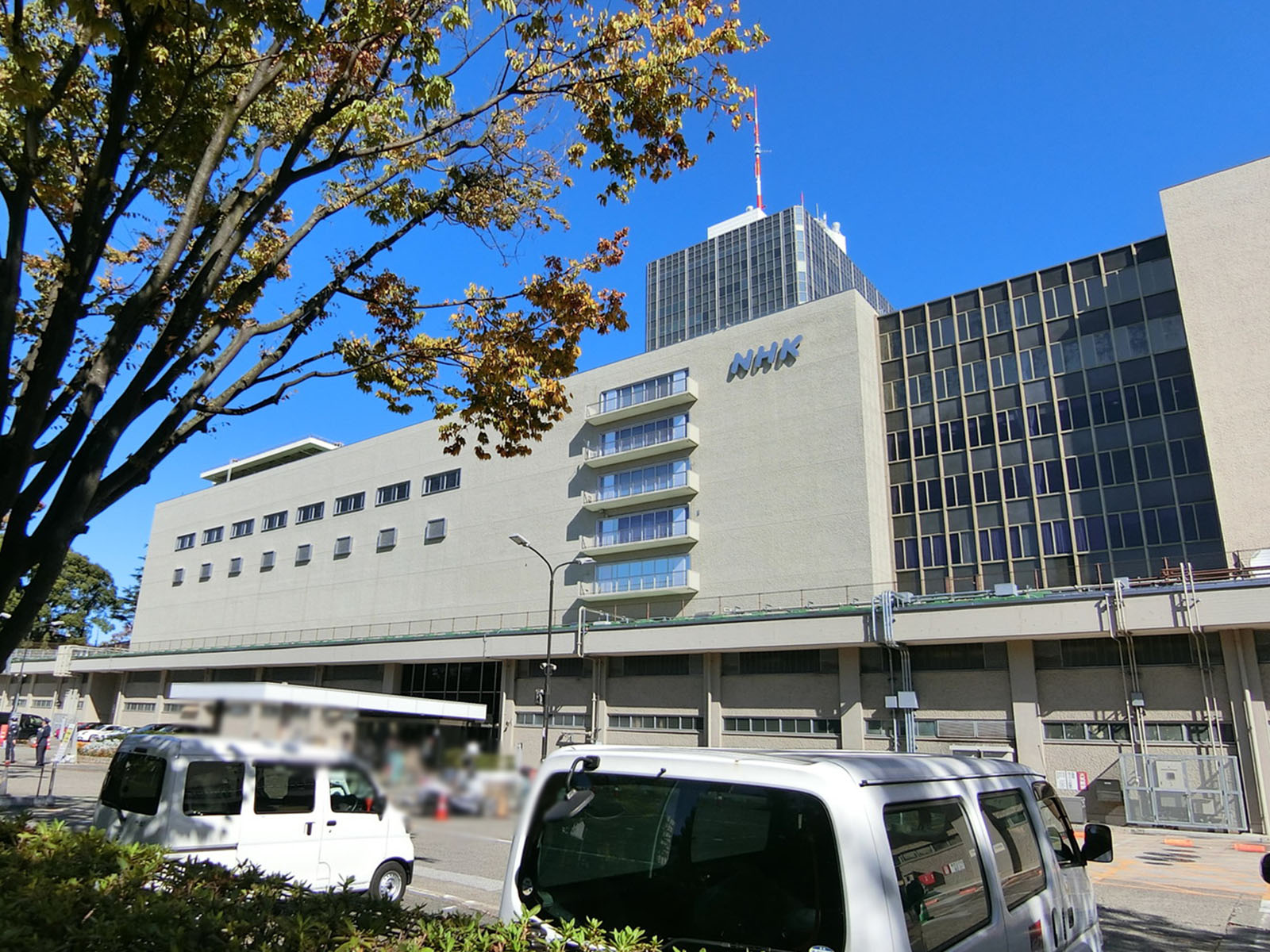 向かいのNHK放送センター