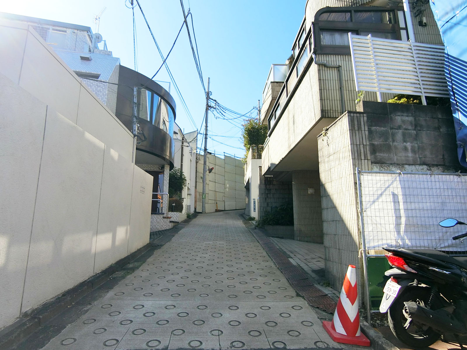 神山町戸建て前面の通り