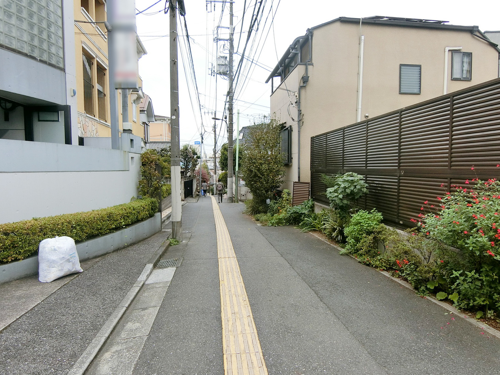 M・HUTビル前面の通り