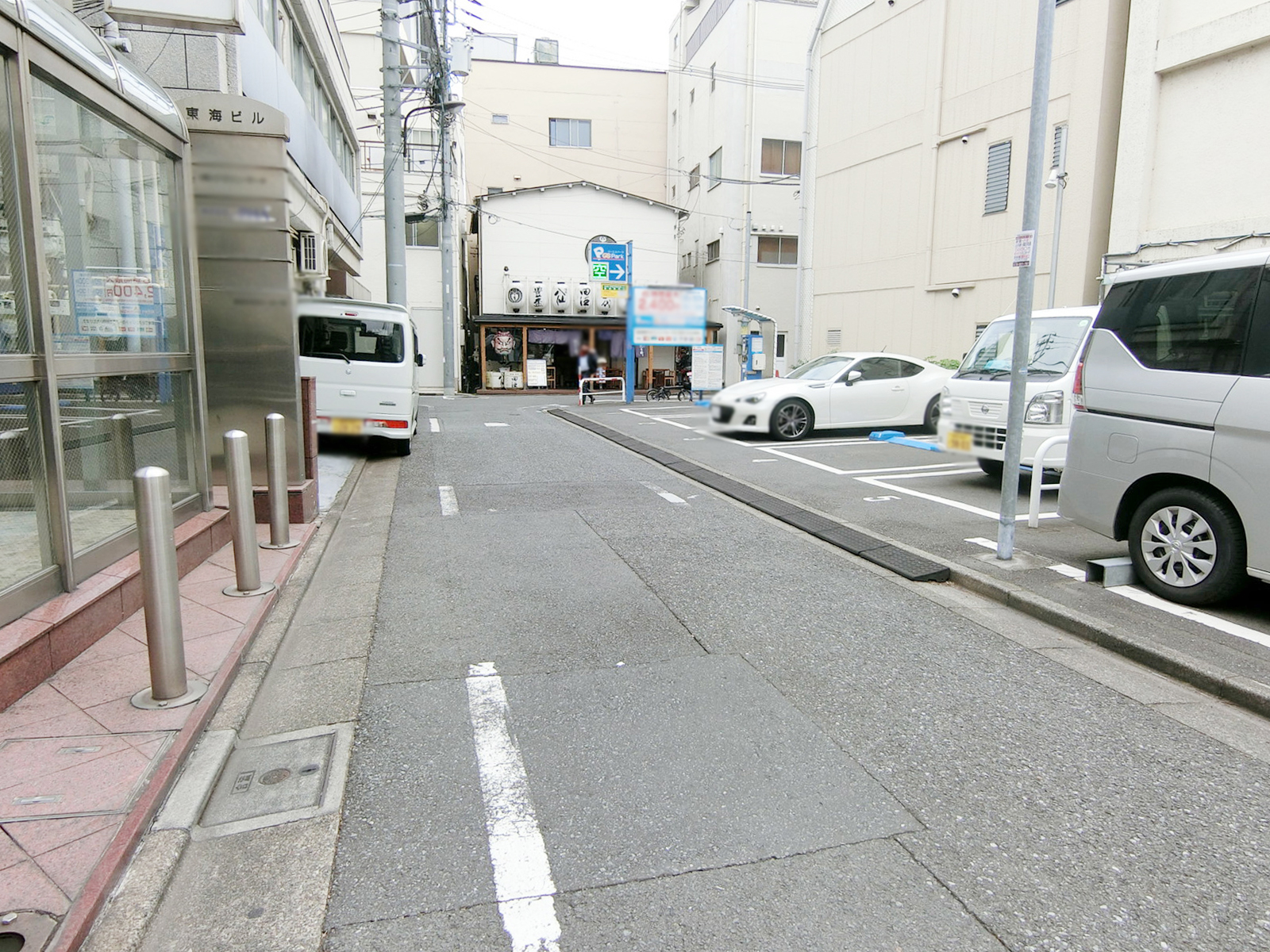 東海ビル前面の通り