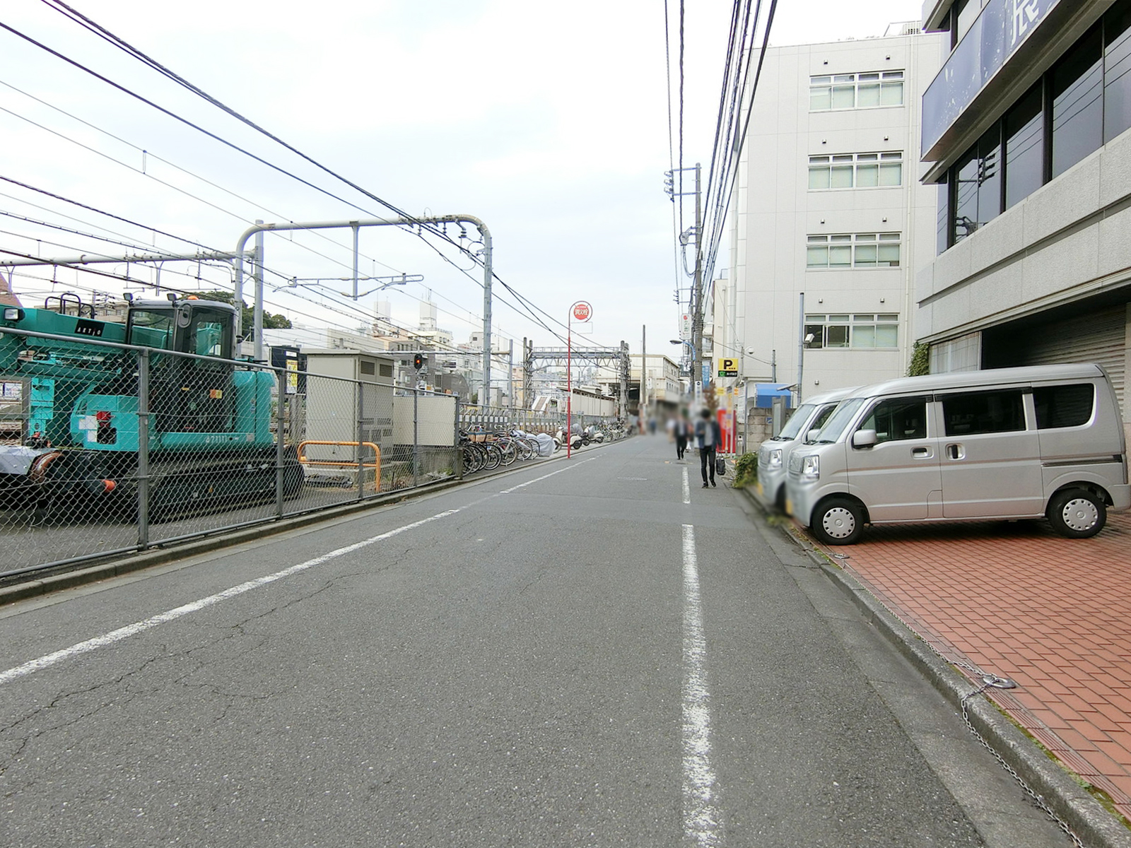グッドフィールドビル前面の通り