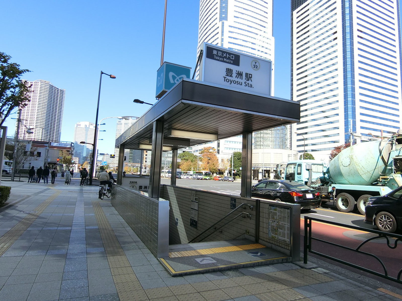 最寄りの「豊洲駅」