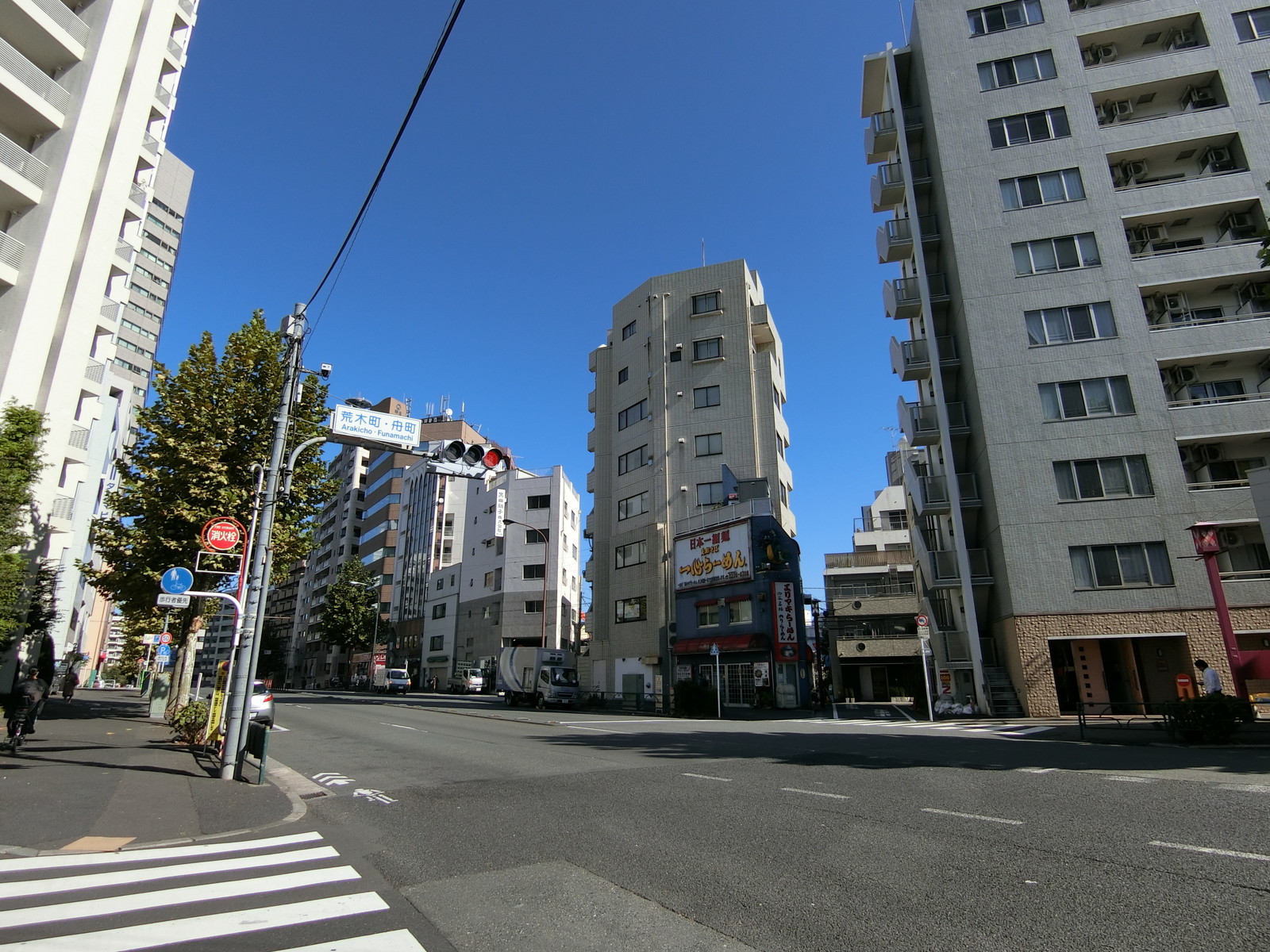 付近の外苑東通り