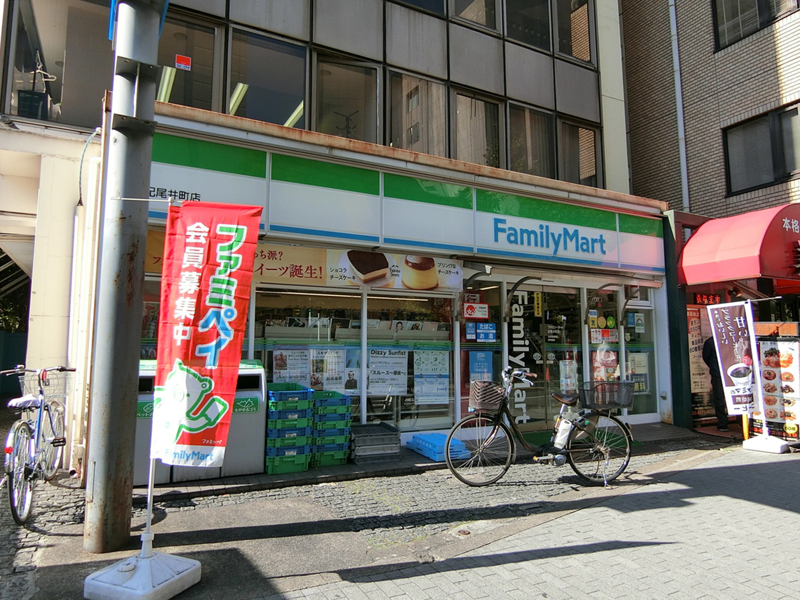 徒歩1分のファミリーマート