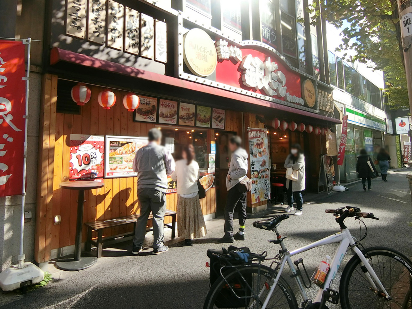 徒歩2分の築地銀だこハイボール酒場 新宿小滝橋通り店
