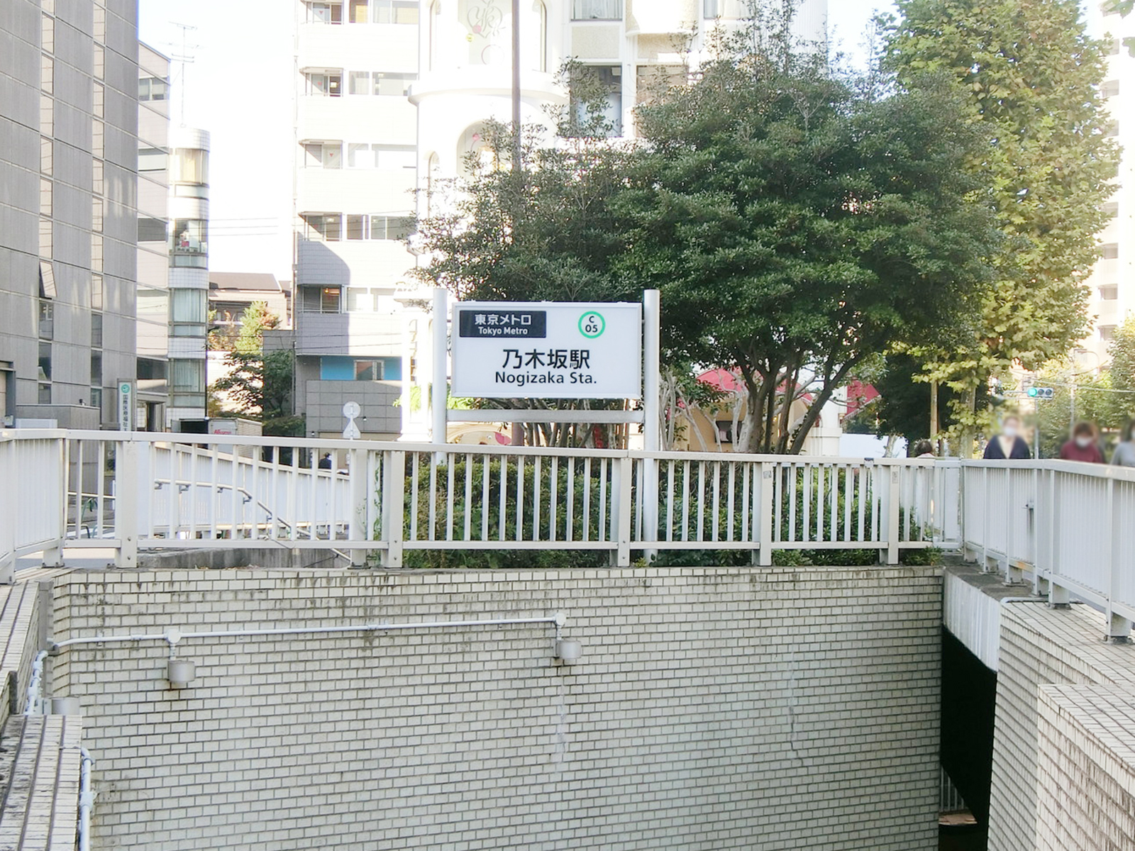 最寄りの「乃木坂駅」