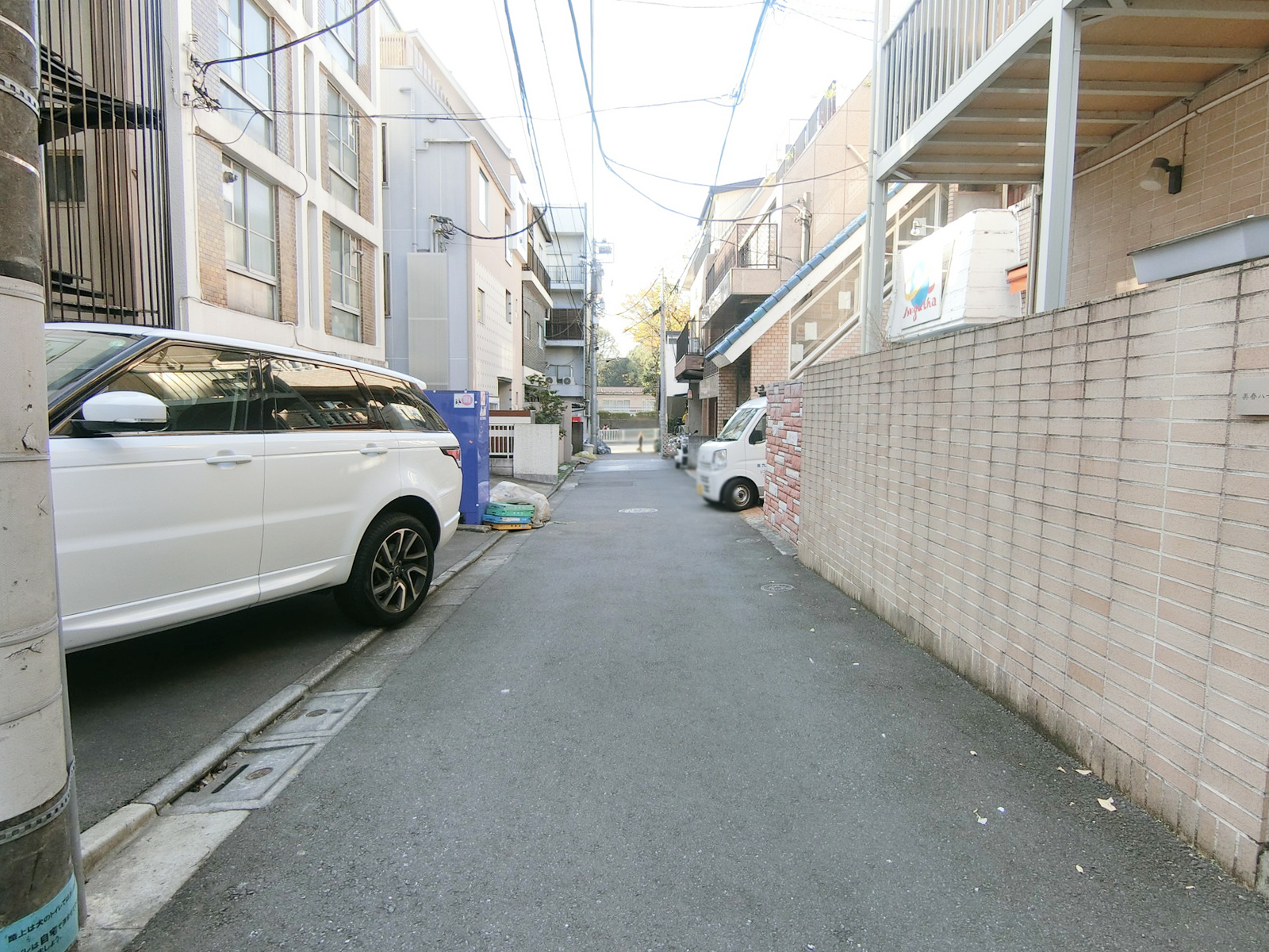 公文ビル前面の通り