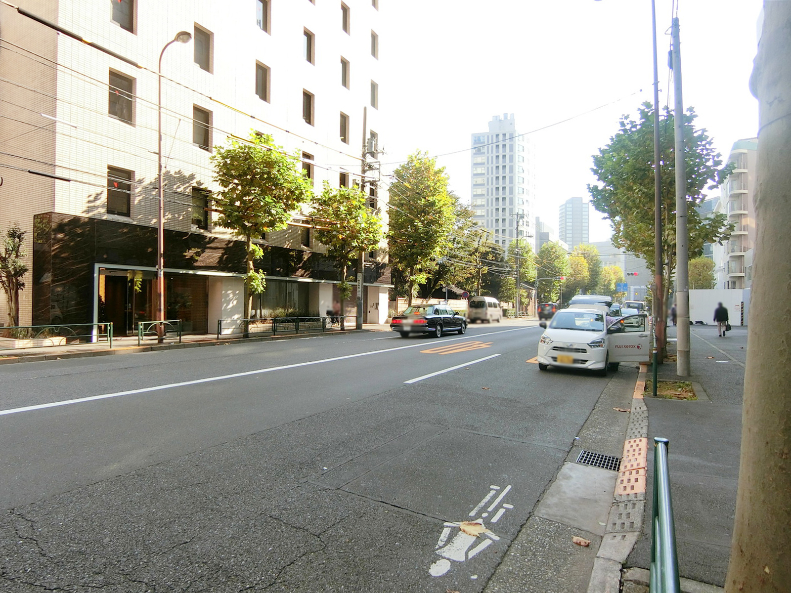 パーソル南青山ビル前面の外苑東通り