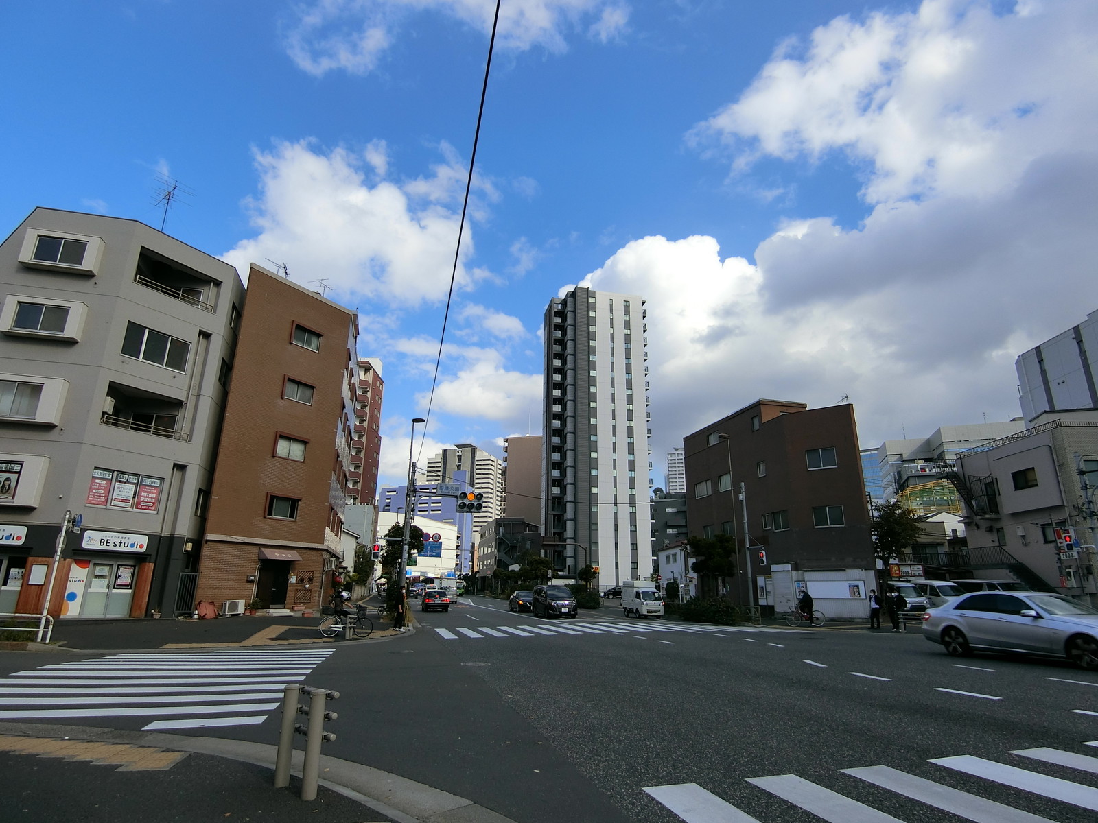 前面の山手通り