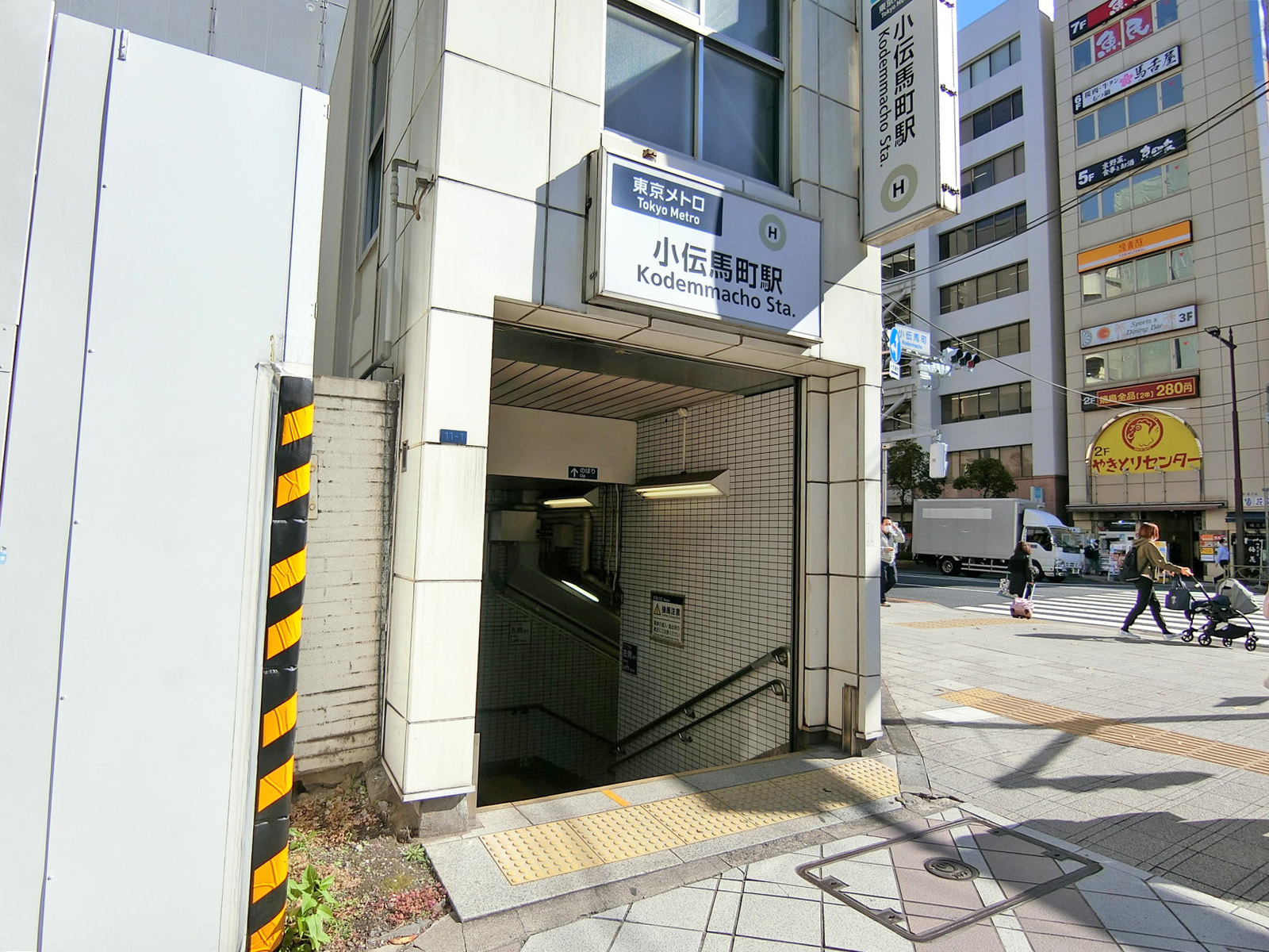 最寄りの「小伝馬町駅」