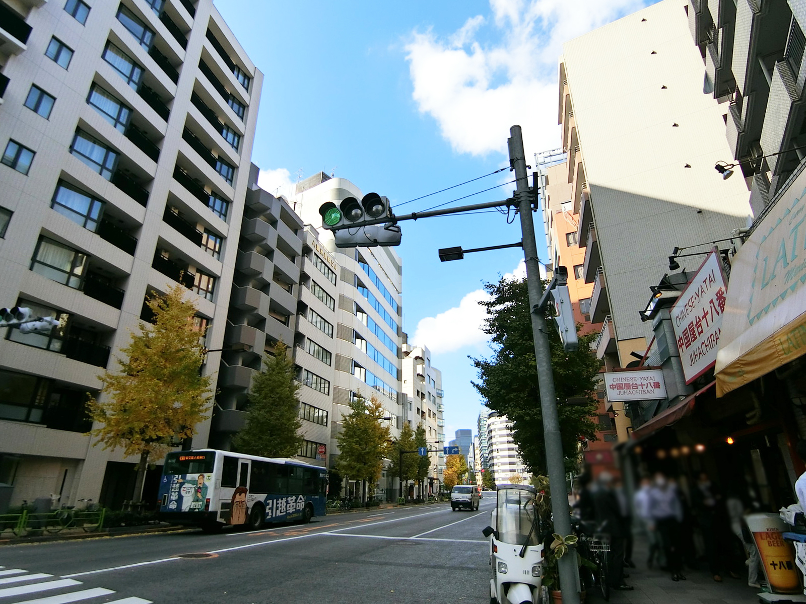 マルキョー新川ビル前面の通り