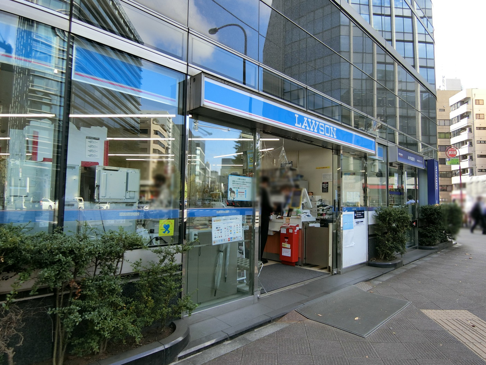 徒歩2分のローソン 八丁堀2丁目店