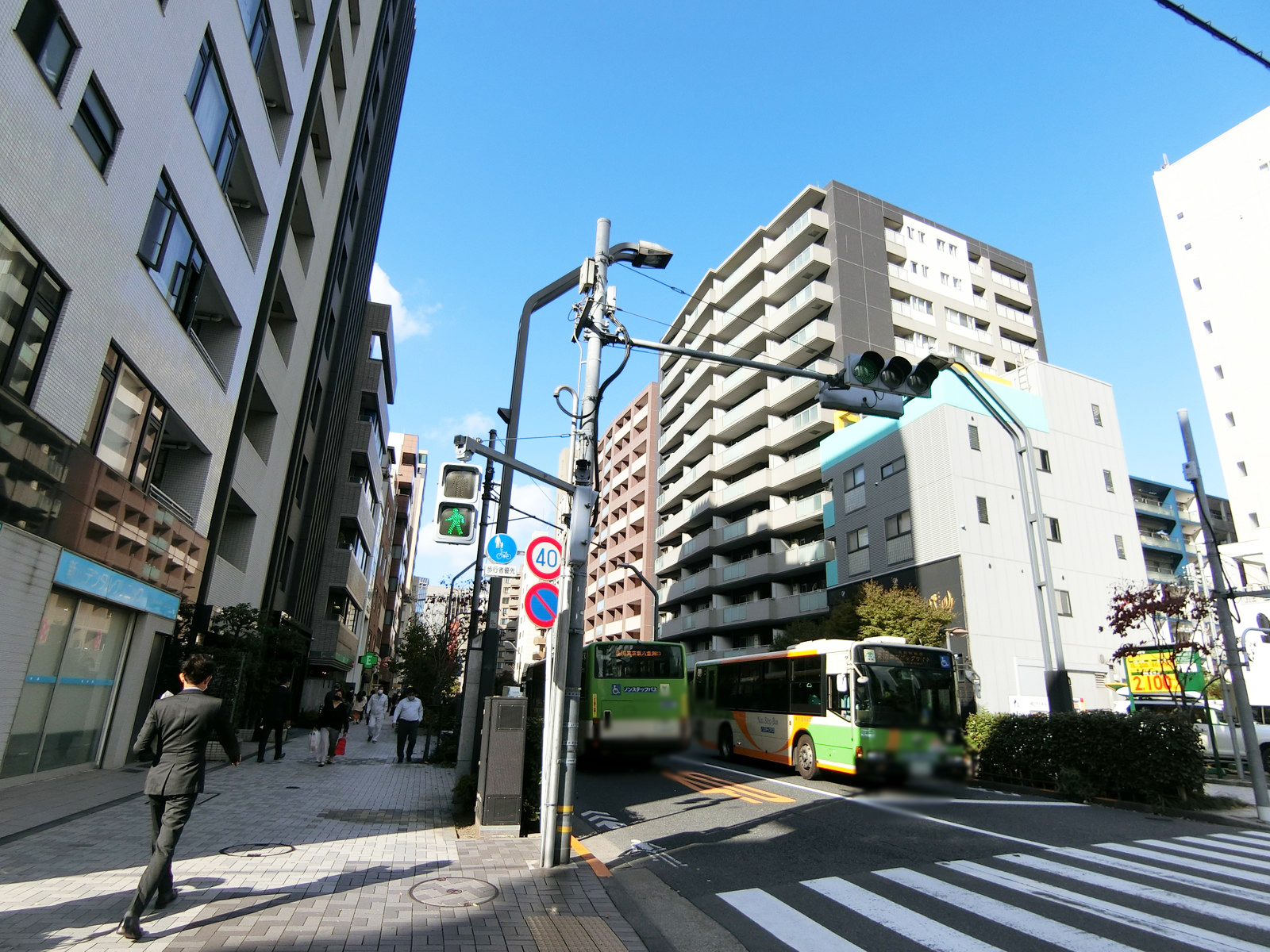 いちご新川ビル前面の八重洲通り