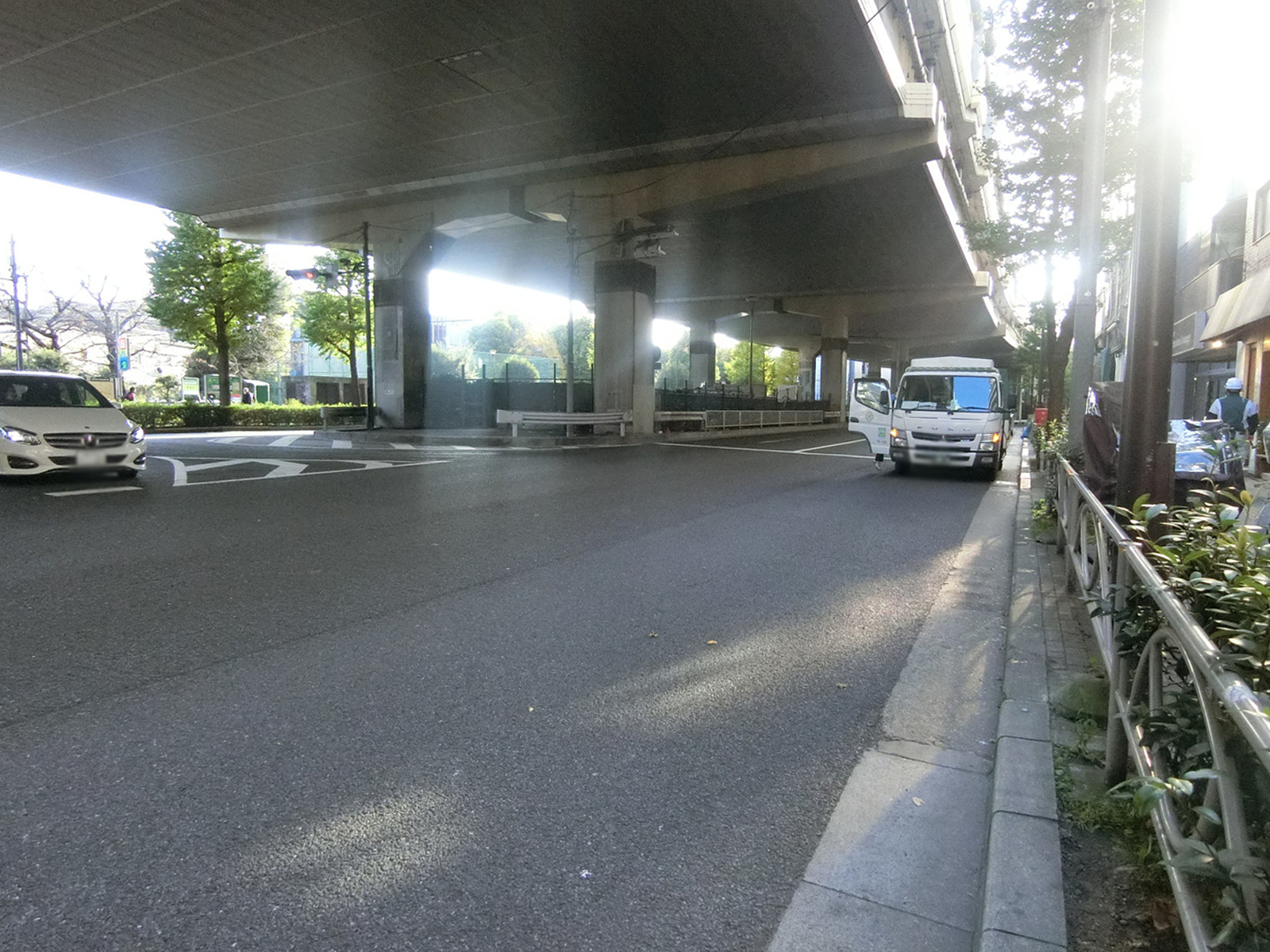 SH小林ビル前面の甲州街道