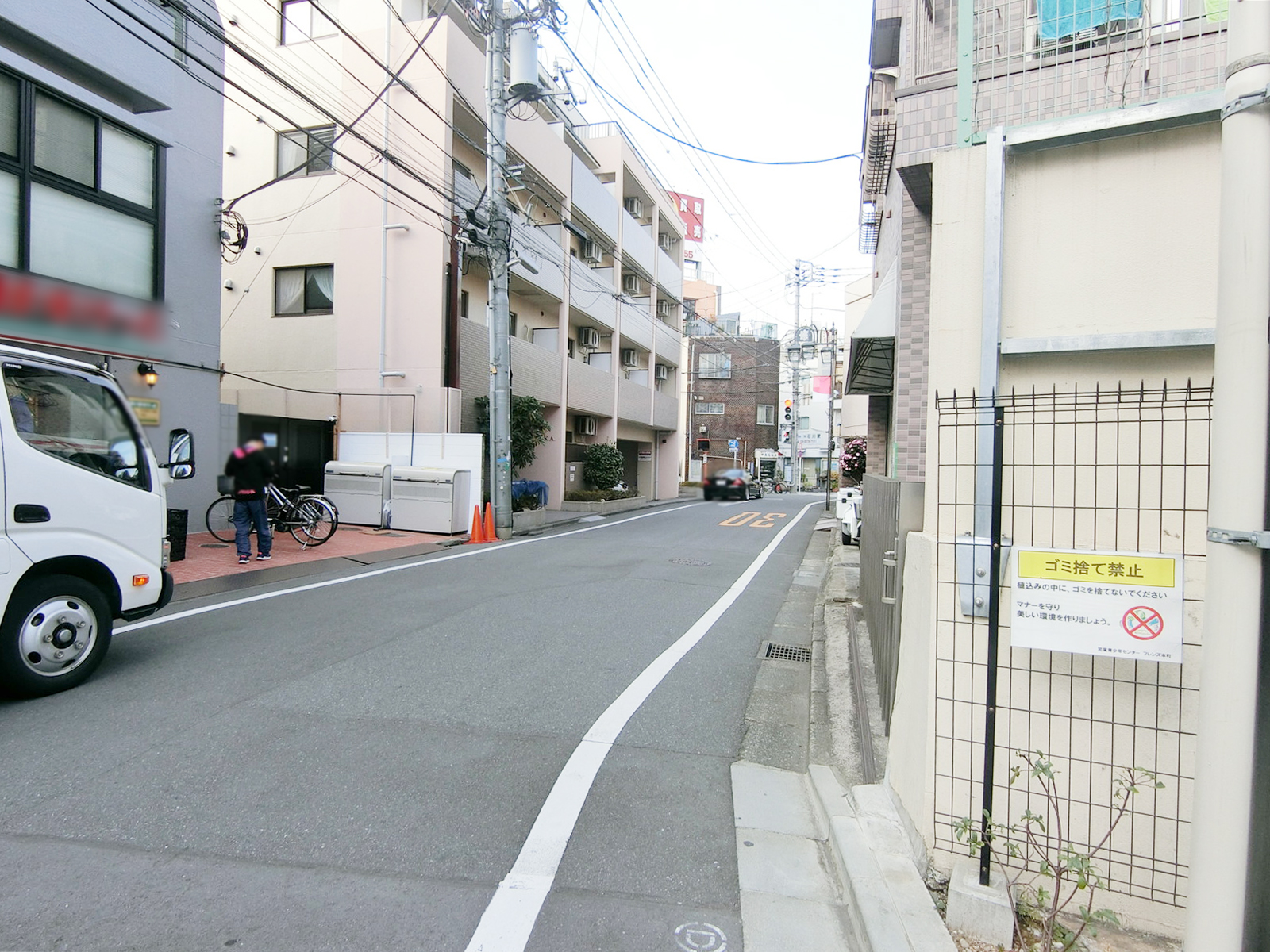 レジデンス初台前面の通り
