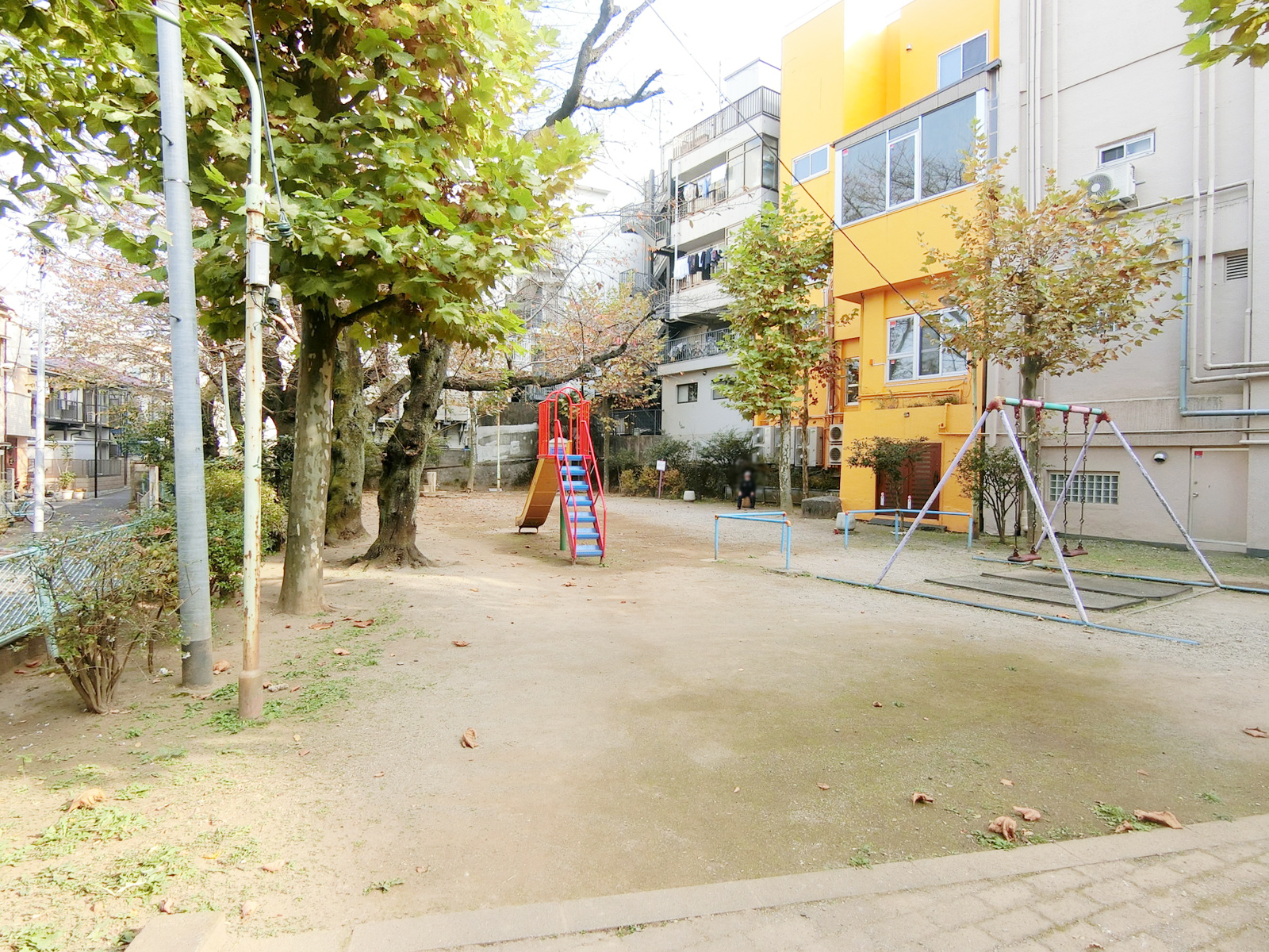近くの本町6丁目遊び場

