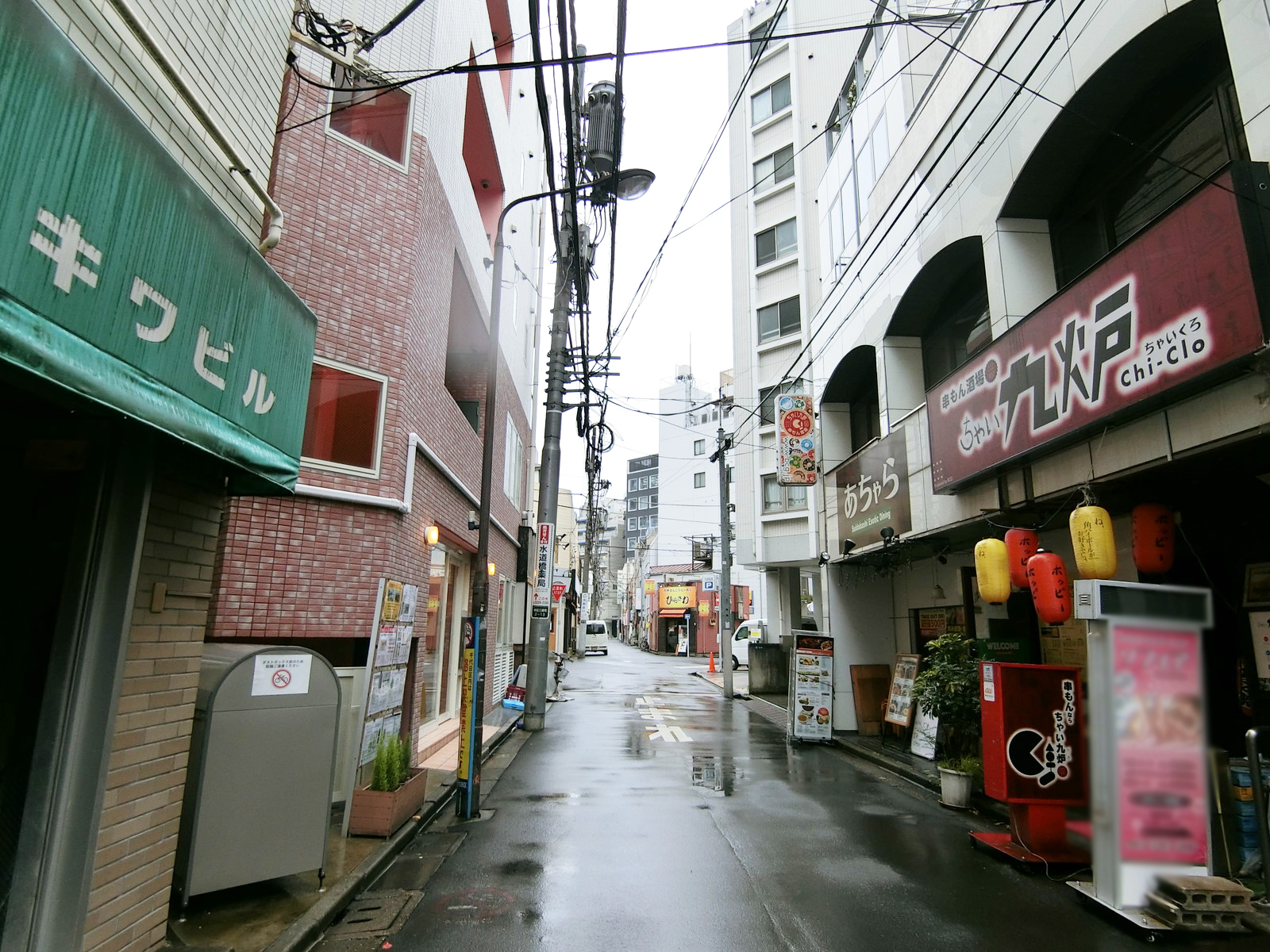 ニュー千代田ビル前面の通り