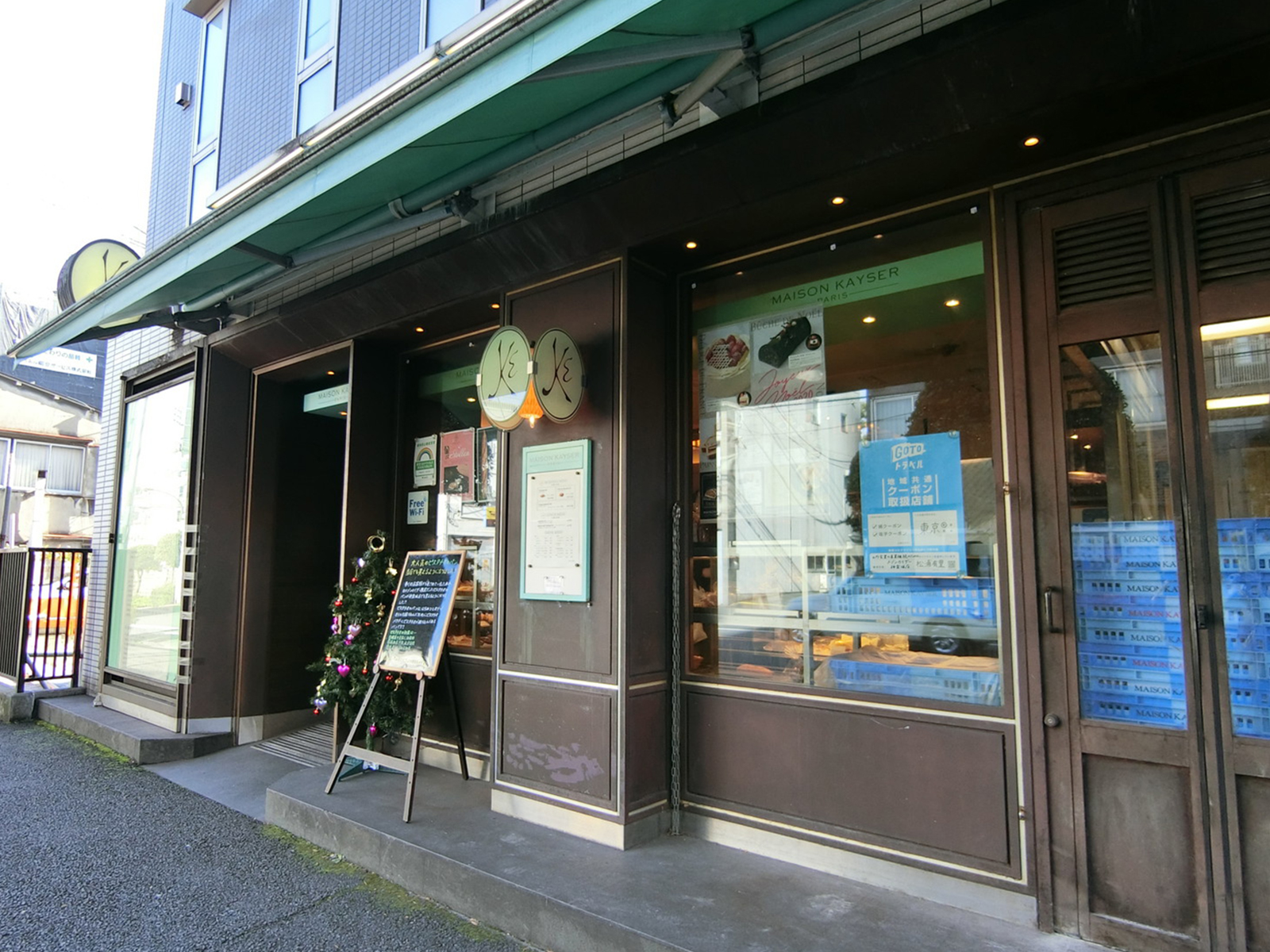 徒歩圏内には飲食店が点在