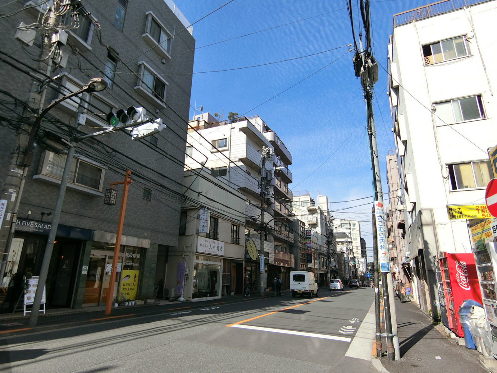 付近の牛込中央通り