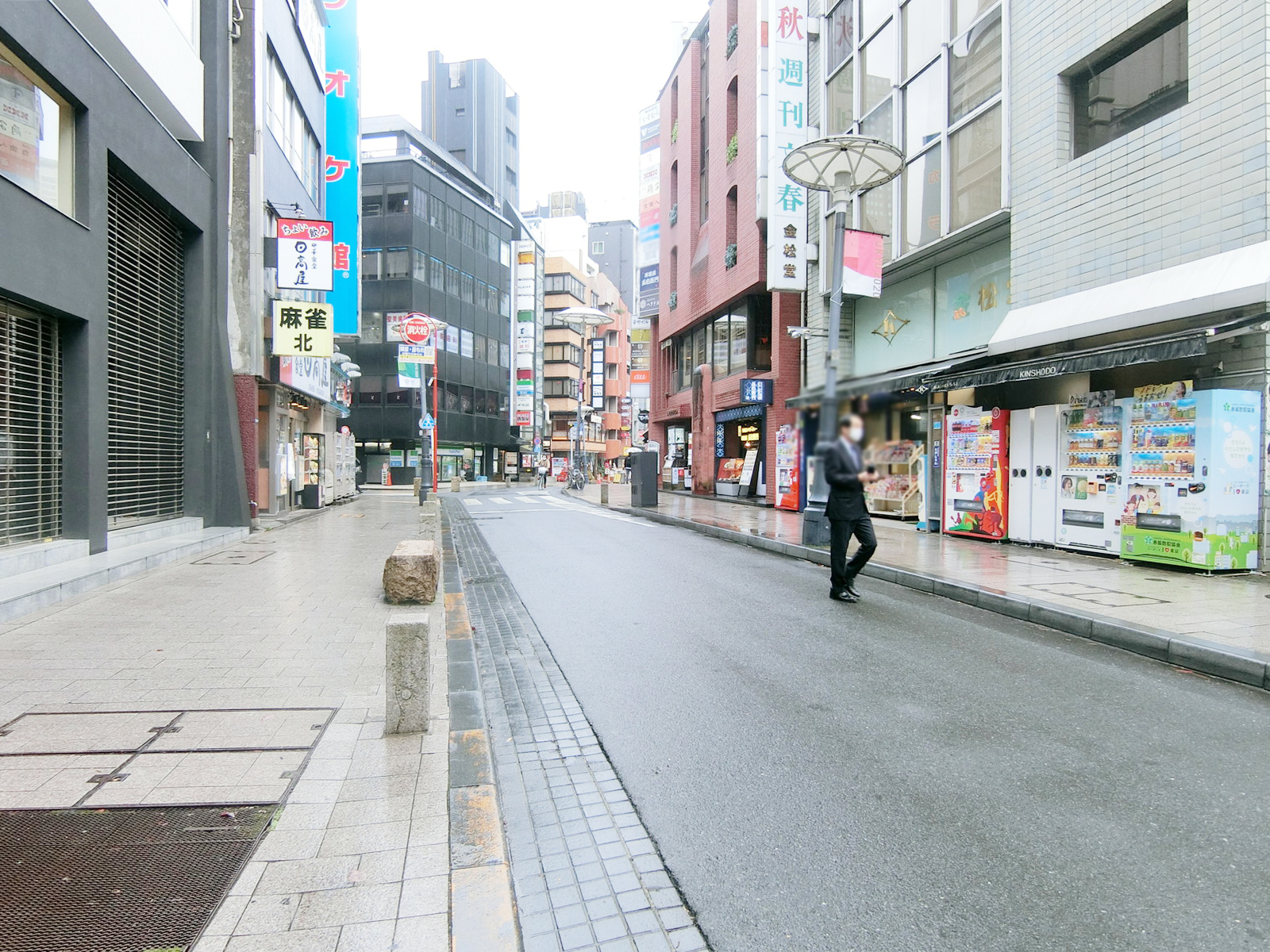 ACRビル前面の通り
