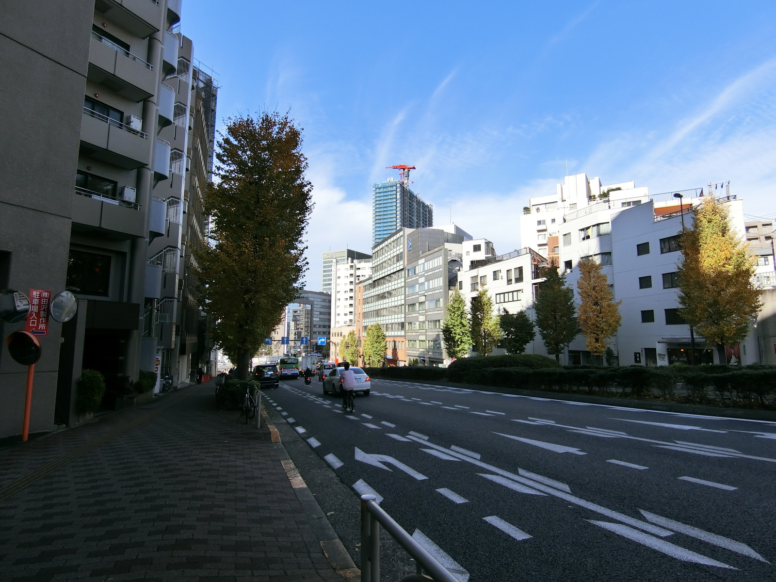 オフィス前面の通り