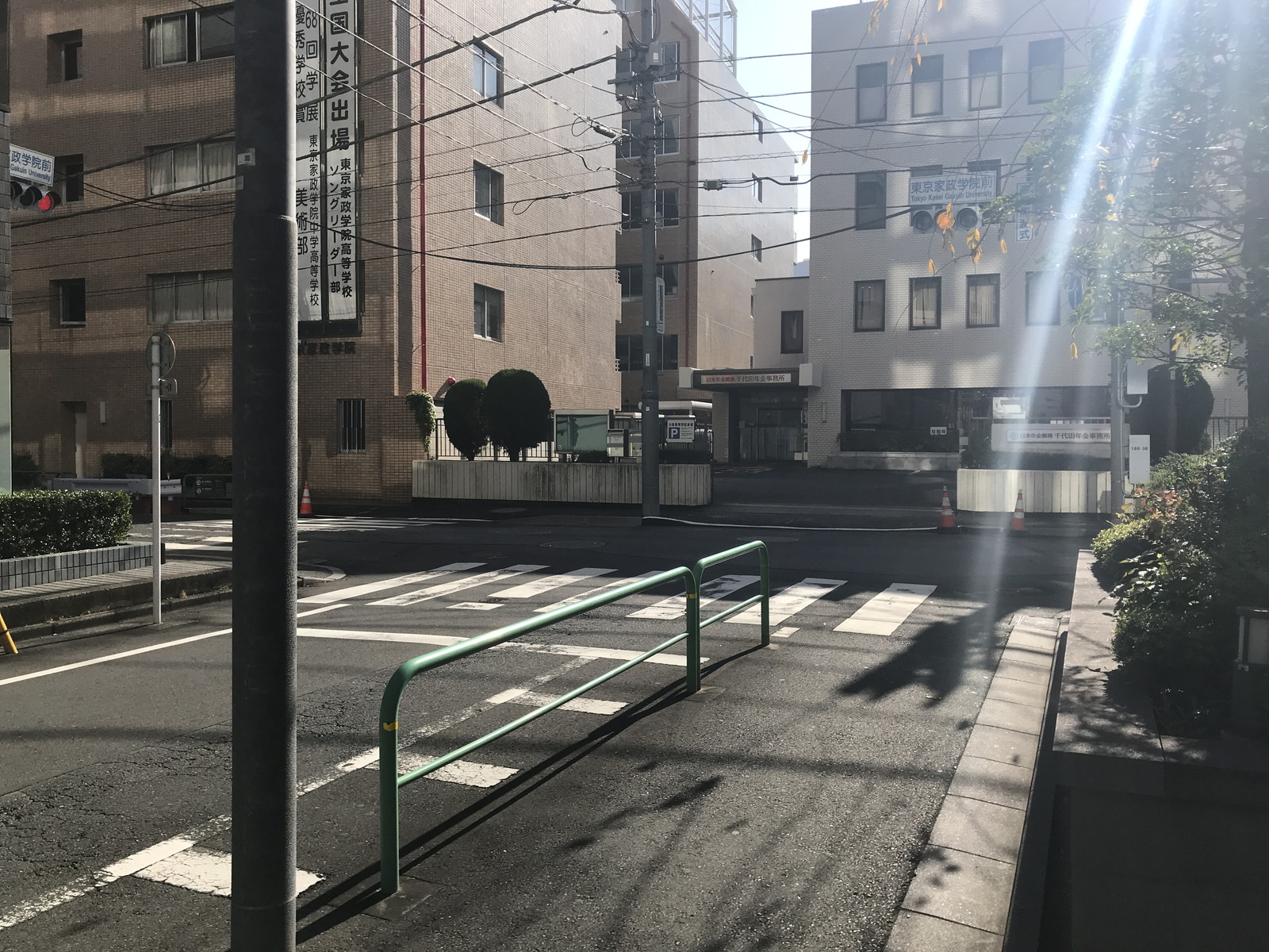 グランドメゾン九段南前面の通り