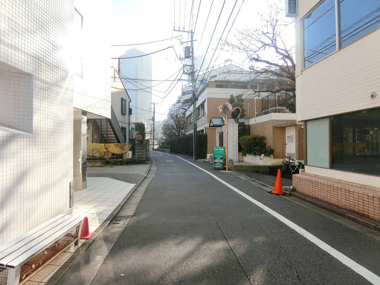 ホワイトハウスA棟前面の通り