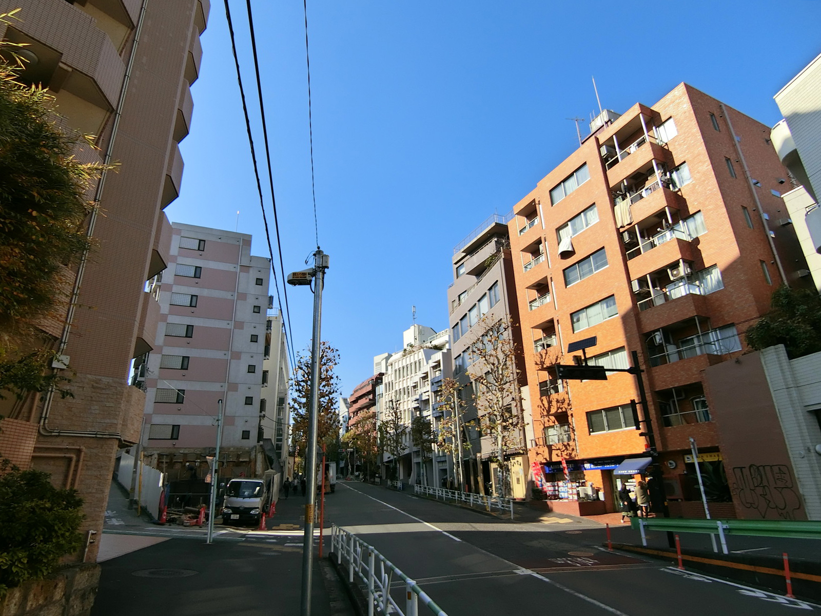 YKD代々木ビル前面の通り