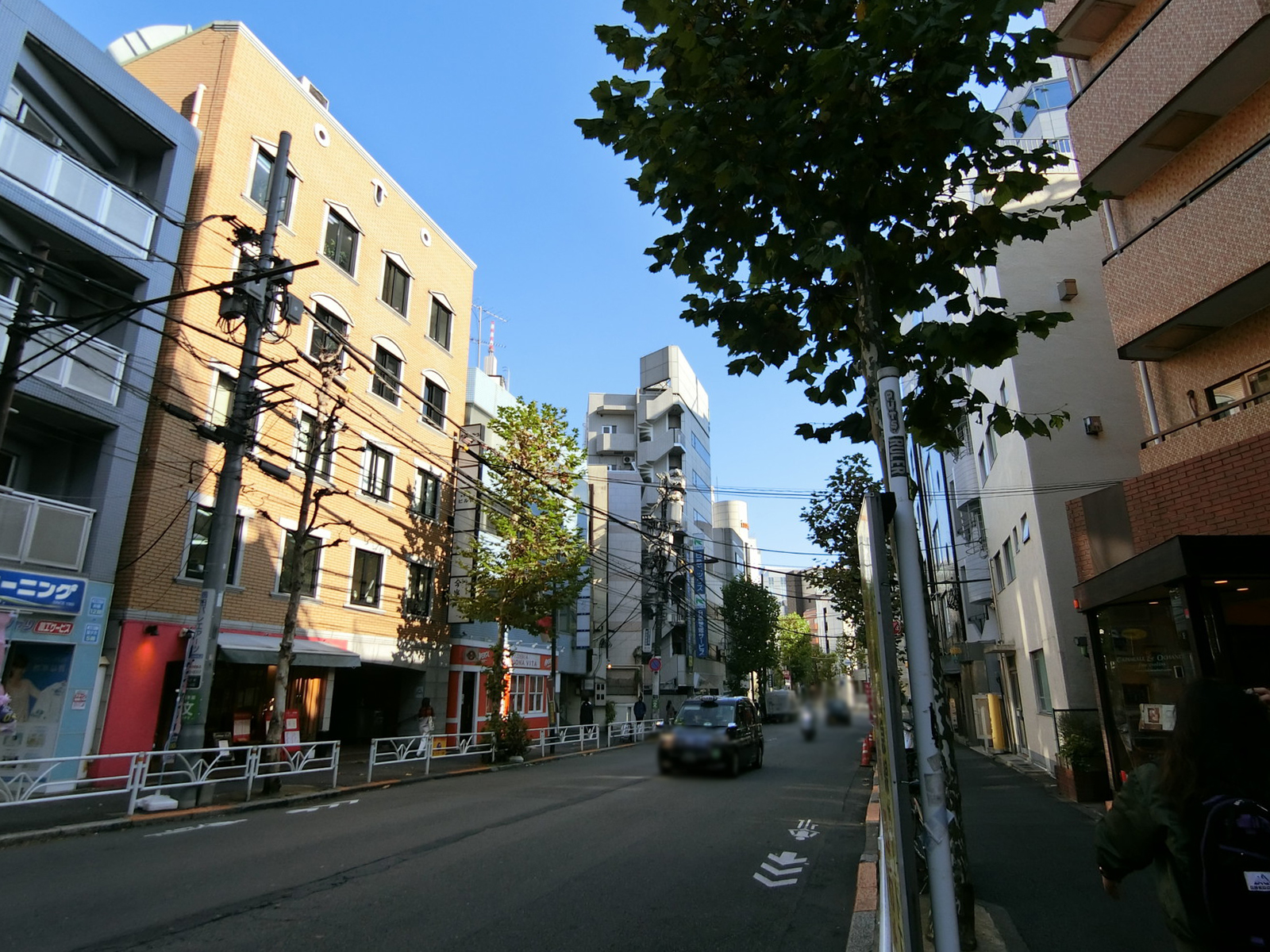 豊田ビル前面の通り